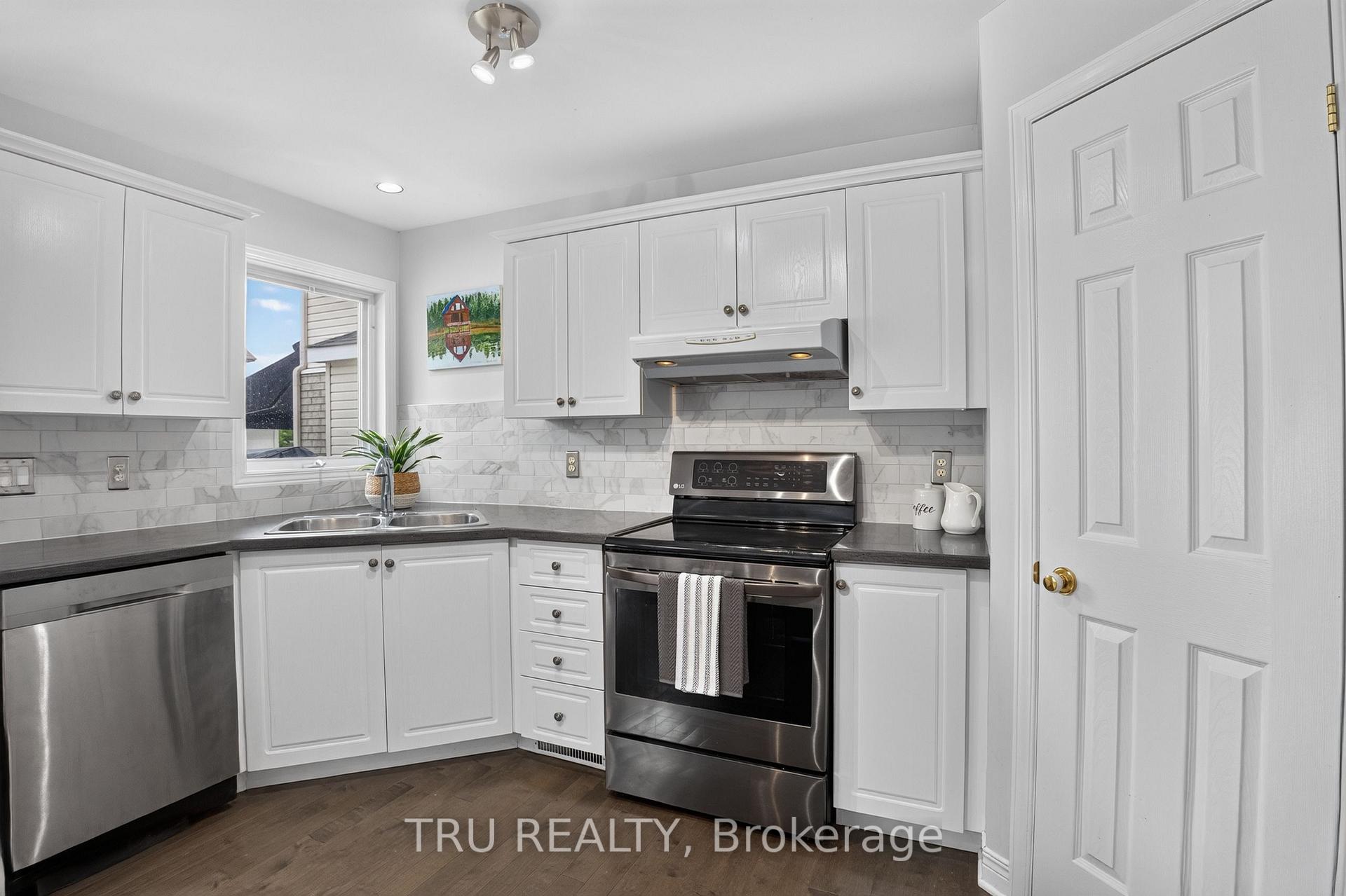 Photo 10 of 57 Golflinks Drive, Ottawa, Barrhaven - Stonebridge — HOMEH