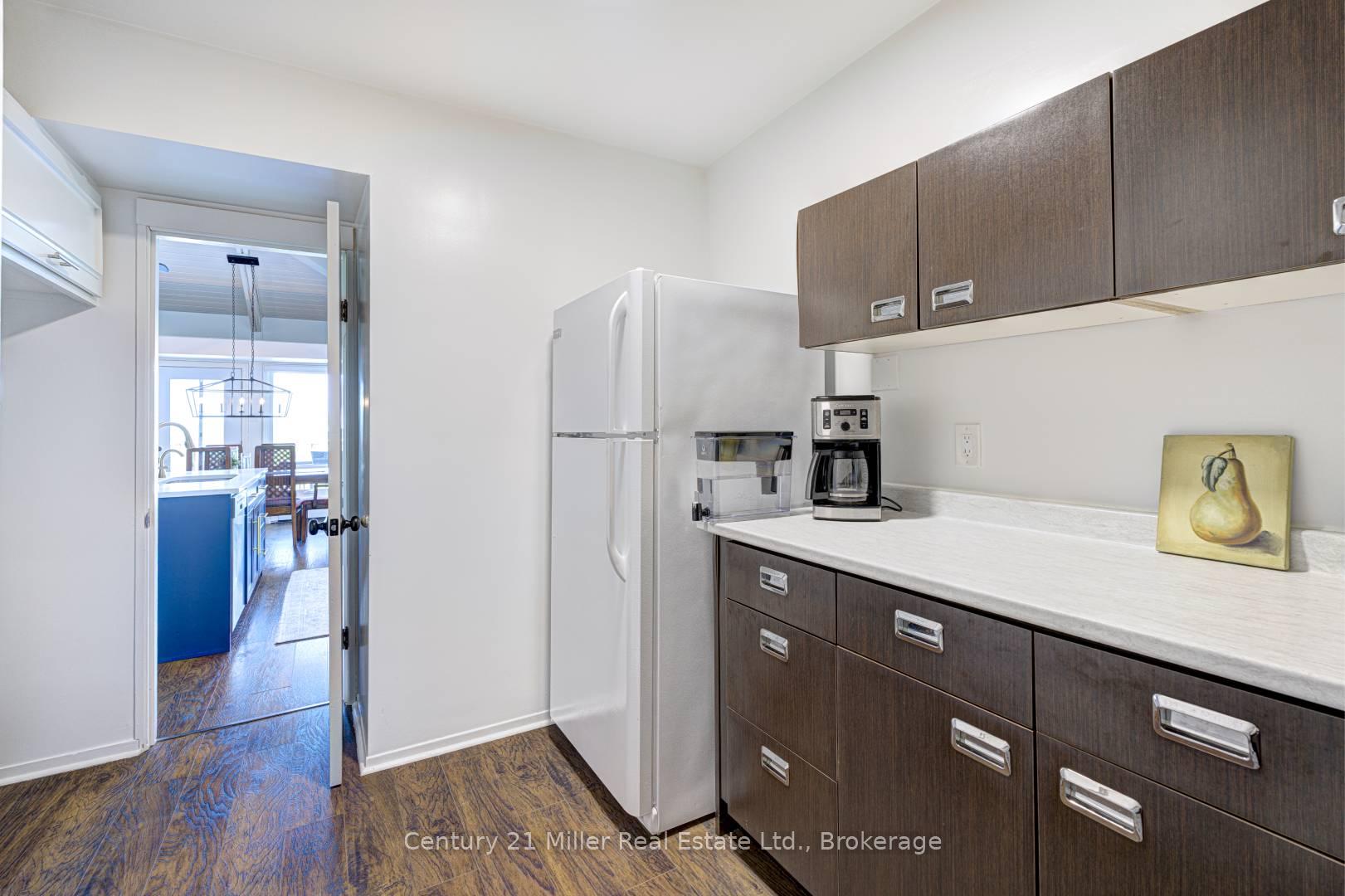 Photo 18 of 50 Greensview Drive, Kitchener, Pioneer Tower West — HOMEH