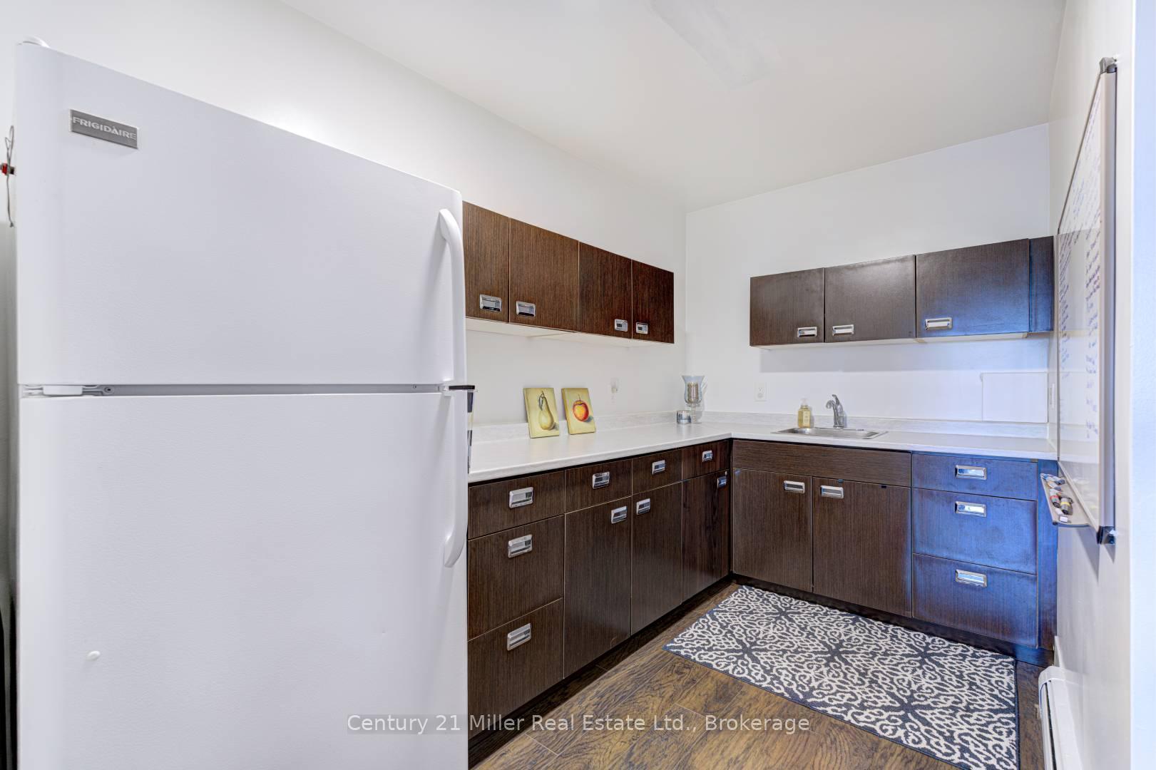 Photo 19 of 50 Greensview Drive, Kitchener, Pioneer Tower West — HOMEH