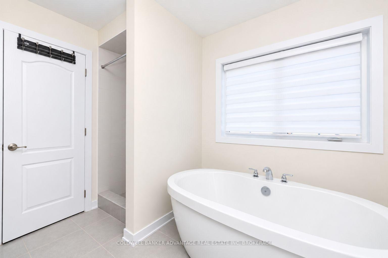 Photo 16 of 8 Downriver Drive, Welland, Dain City — HOMEH