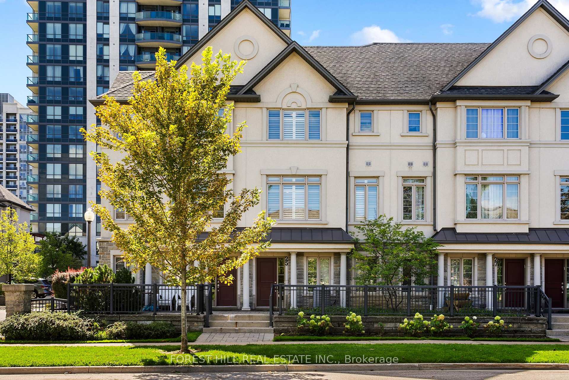 Photo of 25 Beverley Glen Boulevard