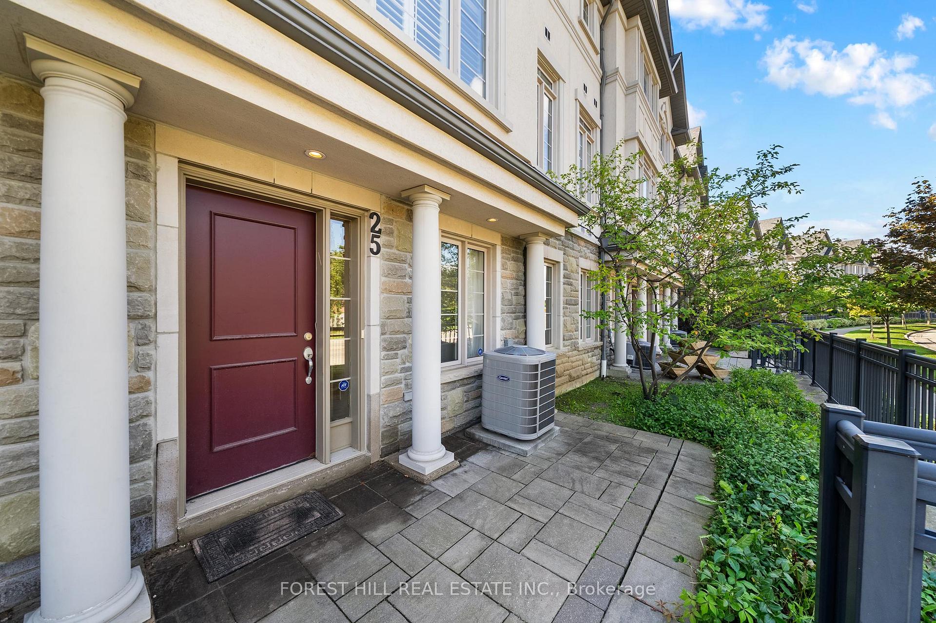 Photo 2 of 25 Beverley Glen Boulevard, Vaughan, Beverley Glen — HOMEH