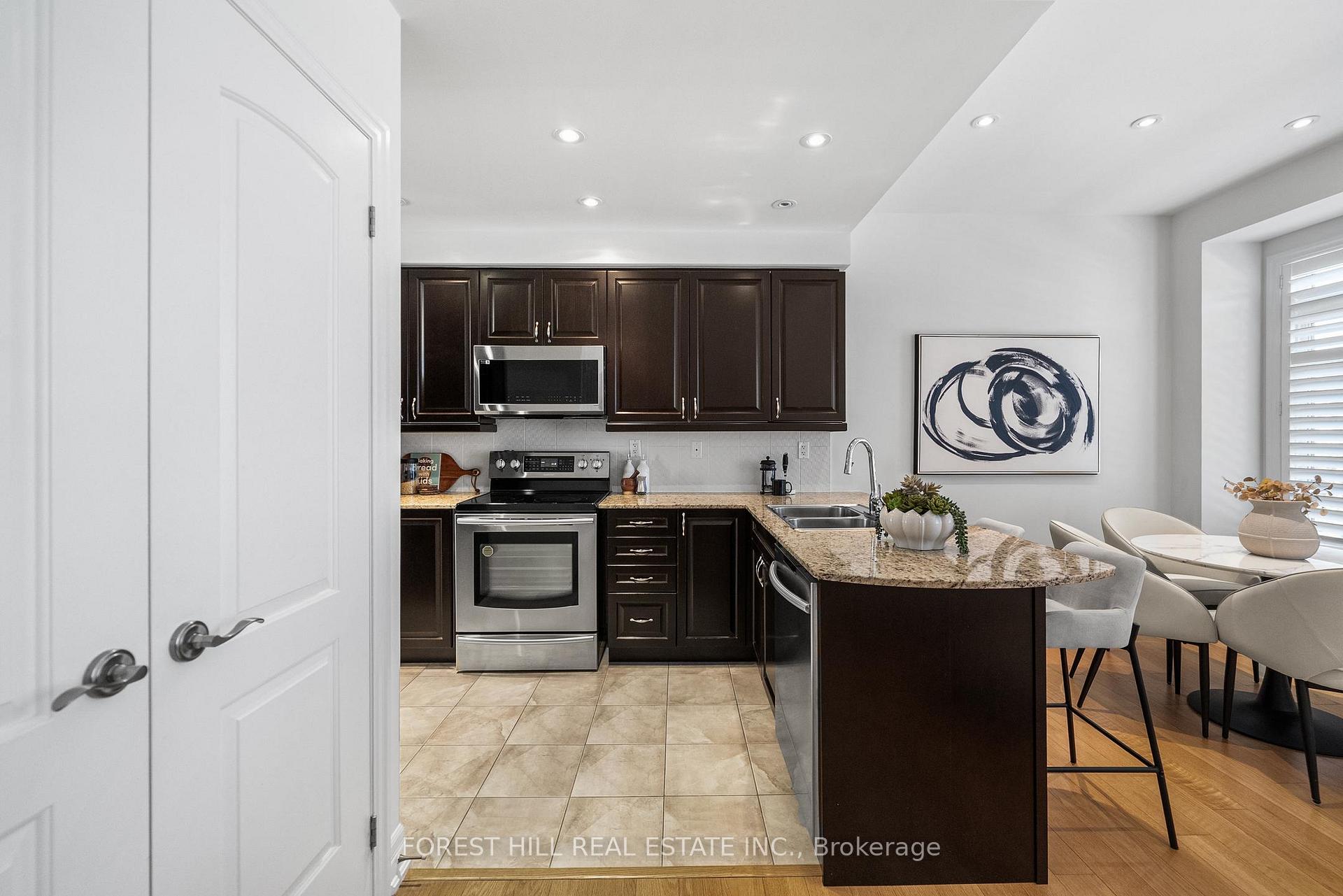 Photo 5 of 25 Beverley Glen Boulevard, Vaughan, Beverley Glen — HOMEH