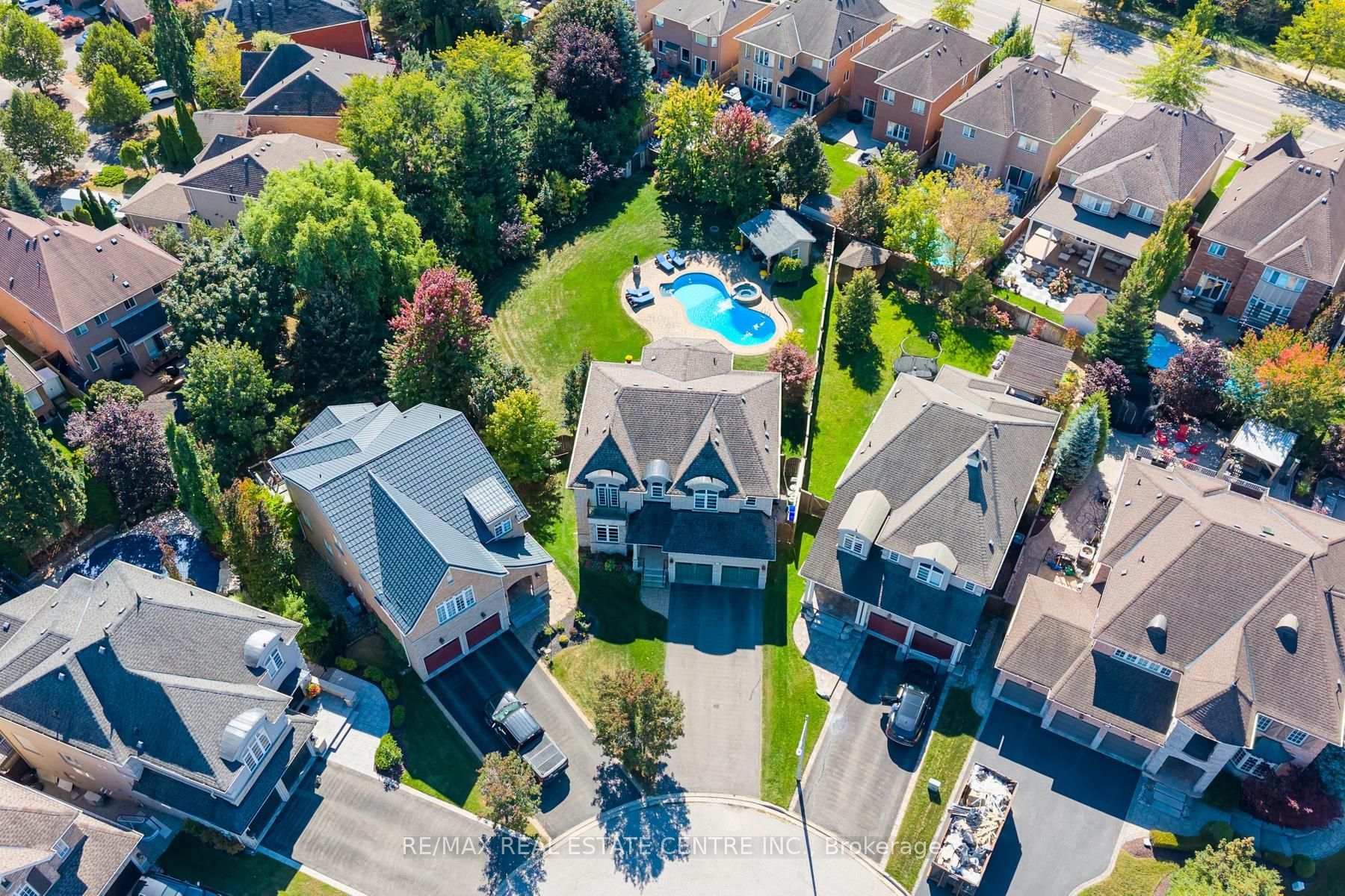 Photo 5 of 14 View Point Circle, Halton Hills, Georgetown — HOMEH