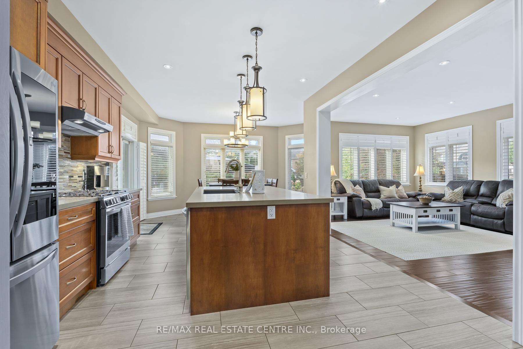 Photo 9 of 14 View Point Circle, Halton Hills, Georgetown — HOMEH