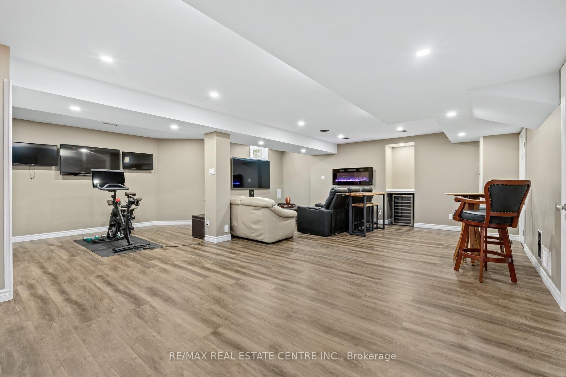 Photo 38 of 14 View Point Circle, Halton Hills, Georgetown — HOMEH