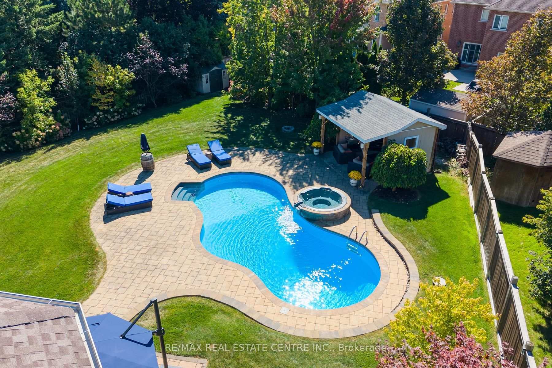 Photo 48 of 14 View Point Circle, Halton Hills, Georgetown — HOMEH