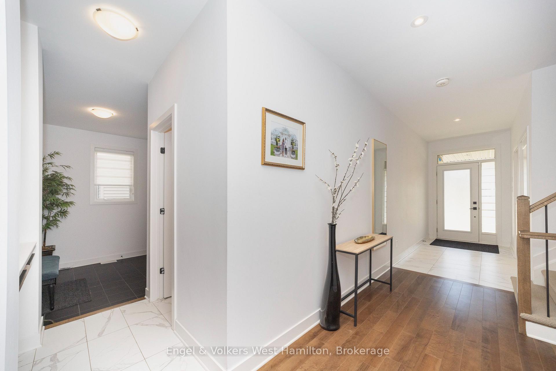 Photo 4 of 374 Big Dipper Street, Ottawa, Riverside South/Gloucester Glen — HOMEH
