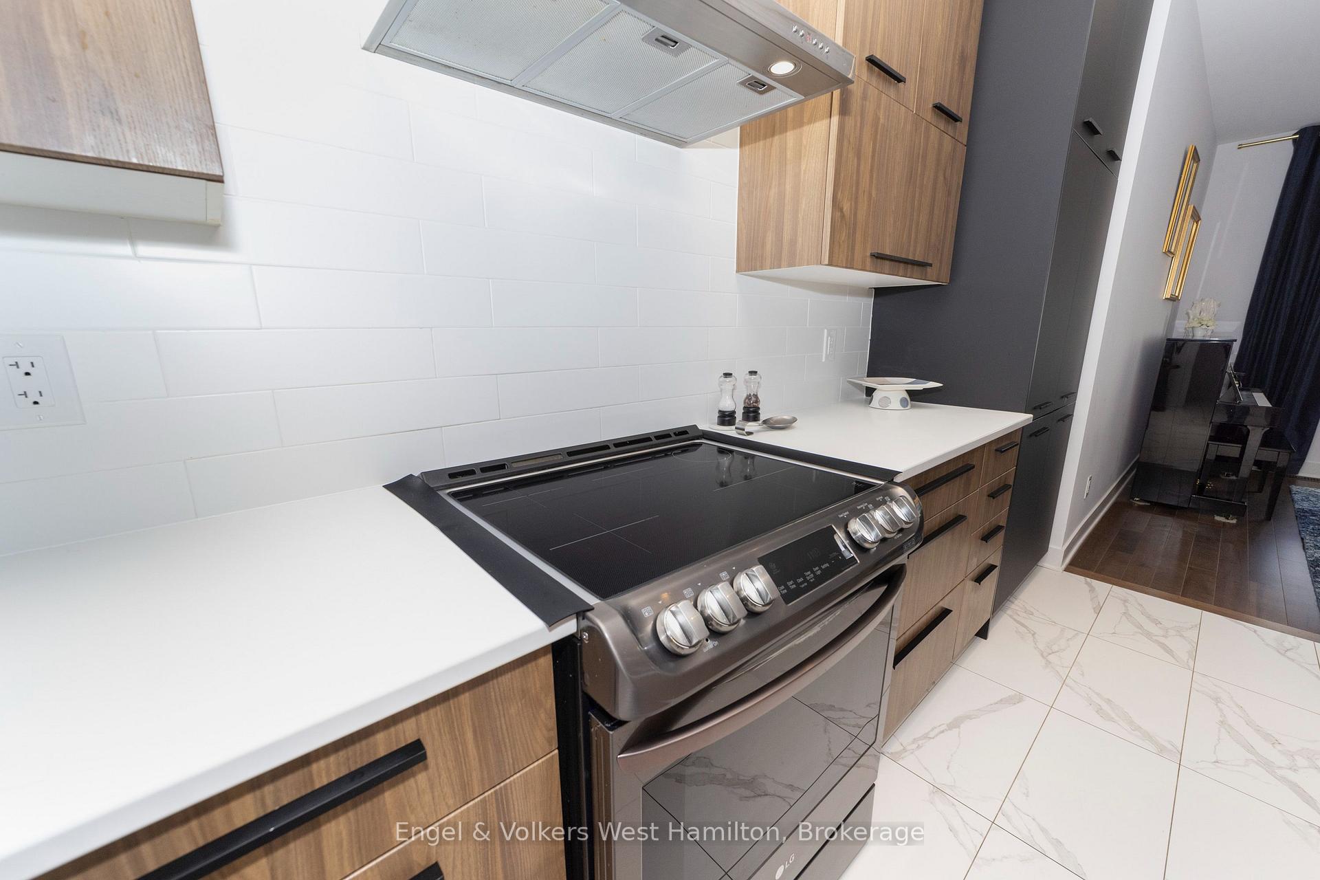 Photo 9 of 374 Big Dipper Street, Ottawa, Riverside South/Gloucester Glen — HOMEH
