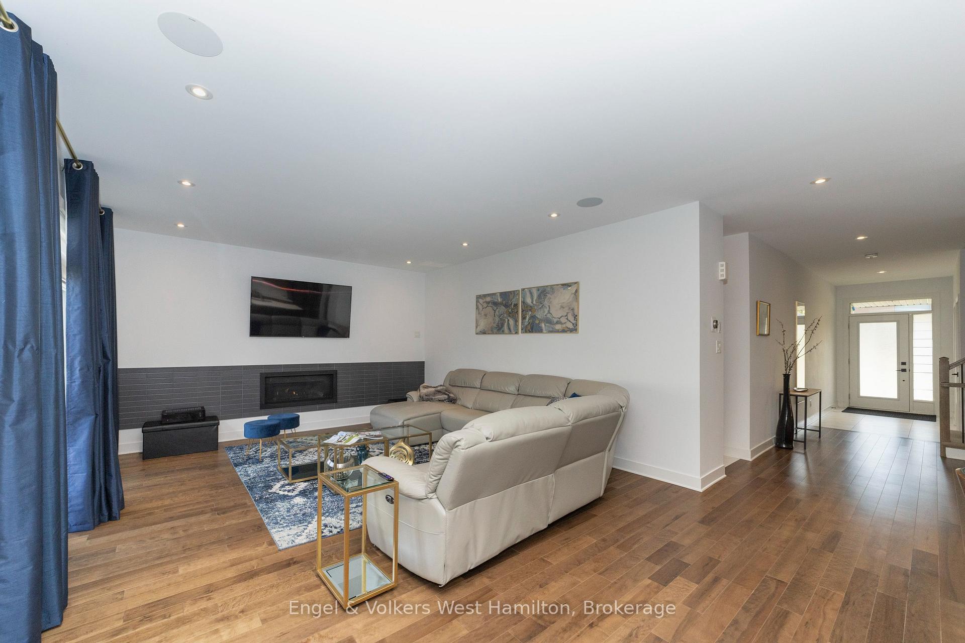 Photo 13 of 374 Big Dipper Street, Ottawa, Riverside South/Gloucester Glen — HOMEH