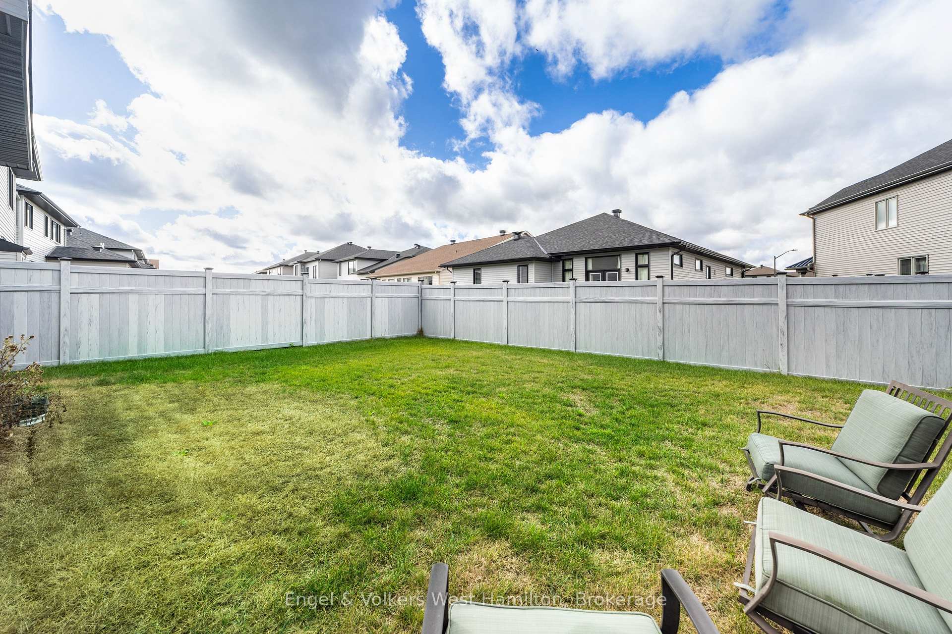 Photo 37 of 374 Big Dipper Street, Ottawa, Riverside South/Gloucester Glen — HOMEH