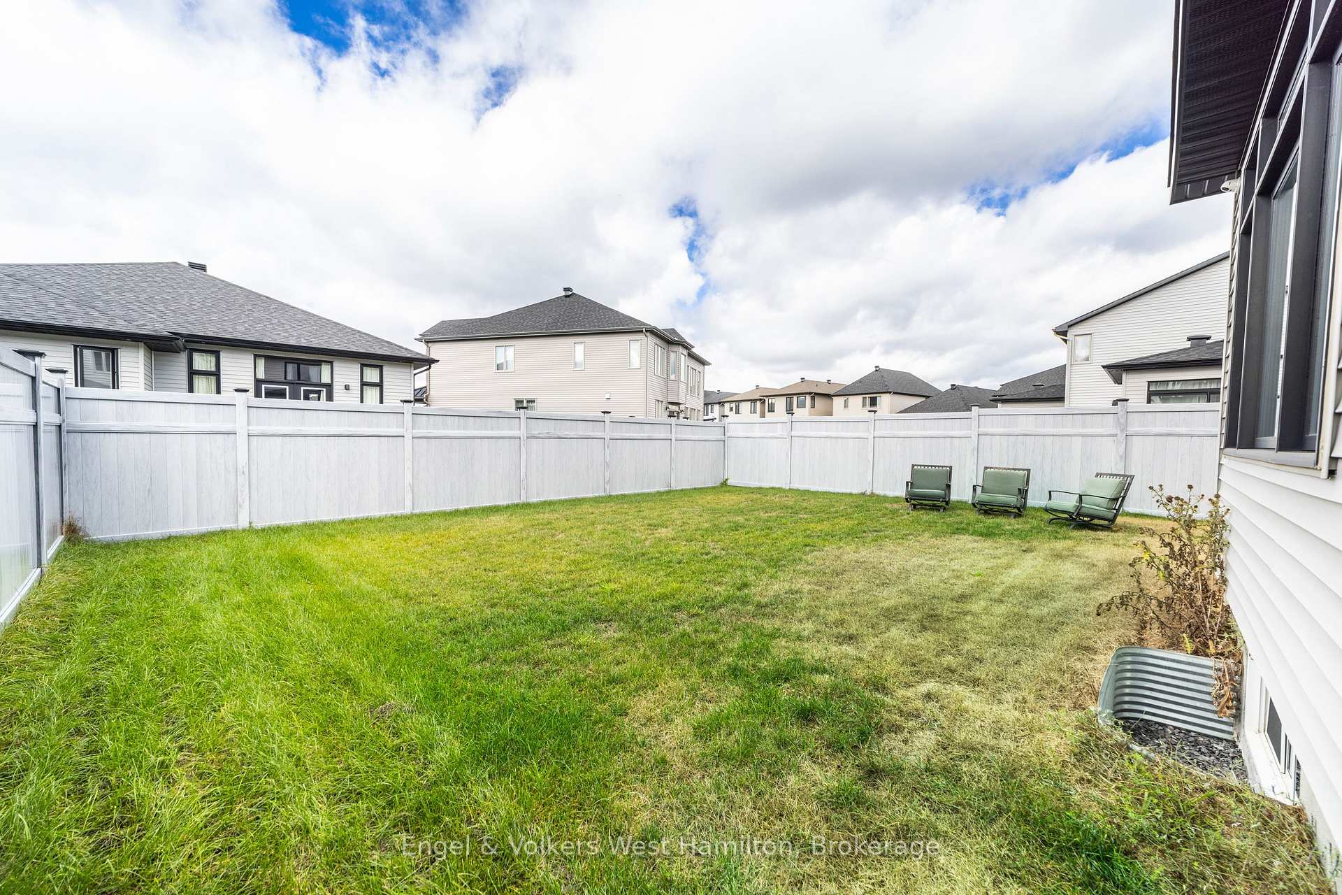 Photo 38 of 374 Big Dipper Street, Ottawa, Riverside South/Gloucester Glen — HOMEH