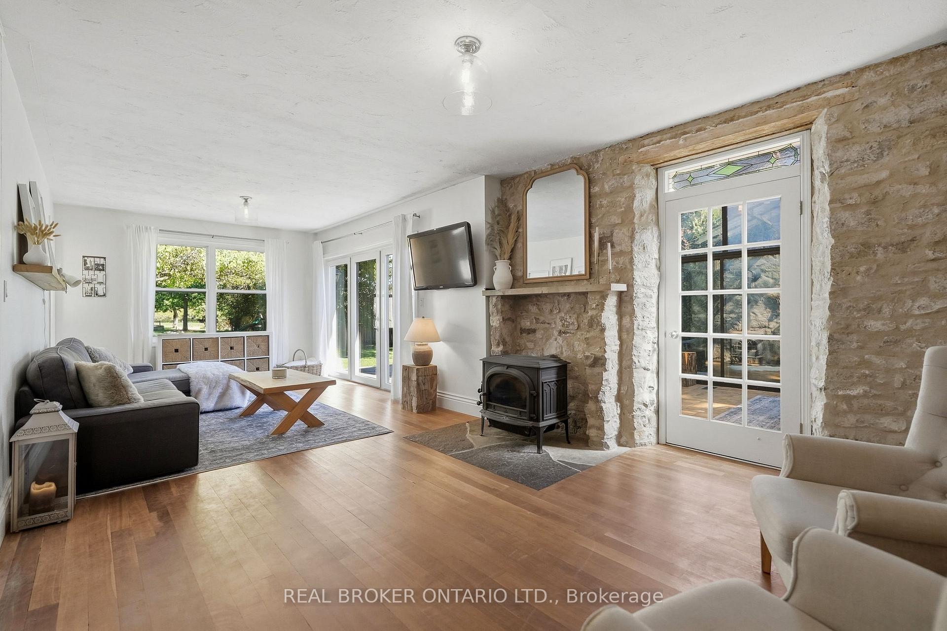 Photo 18 of 1264 Old 8 Highway, Hamilton, Rural Flamborough — HOMEH
