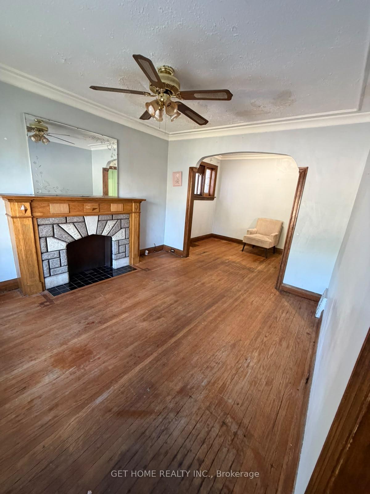 Photo 2 of Unit Upper, 44 St Hubert Avenue, Toronto, East York — HOMEH