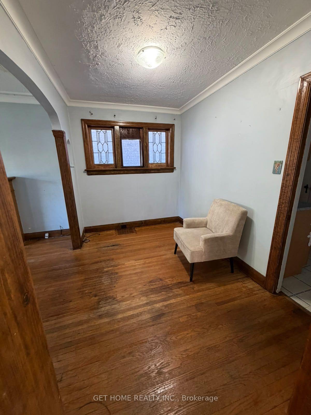 Photo 4 of Unit Upper, 44 St Hubert Avenue, Toronto, East York — HOMEH