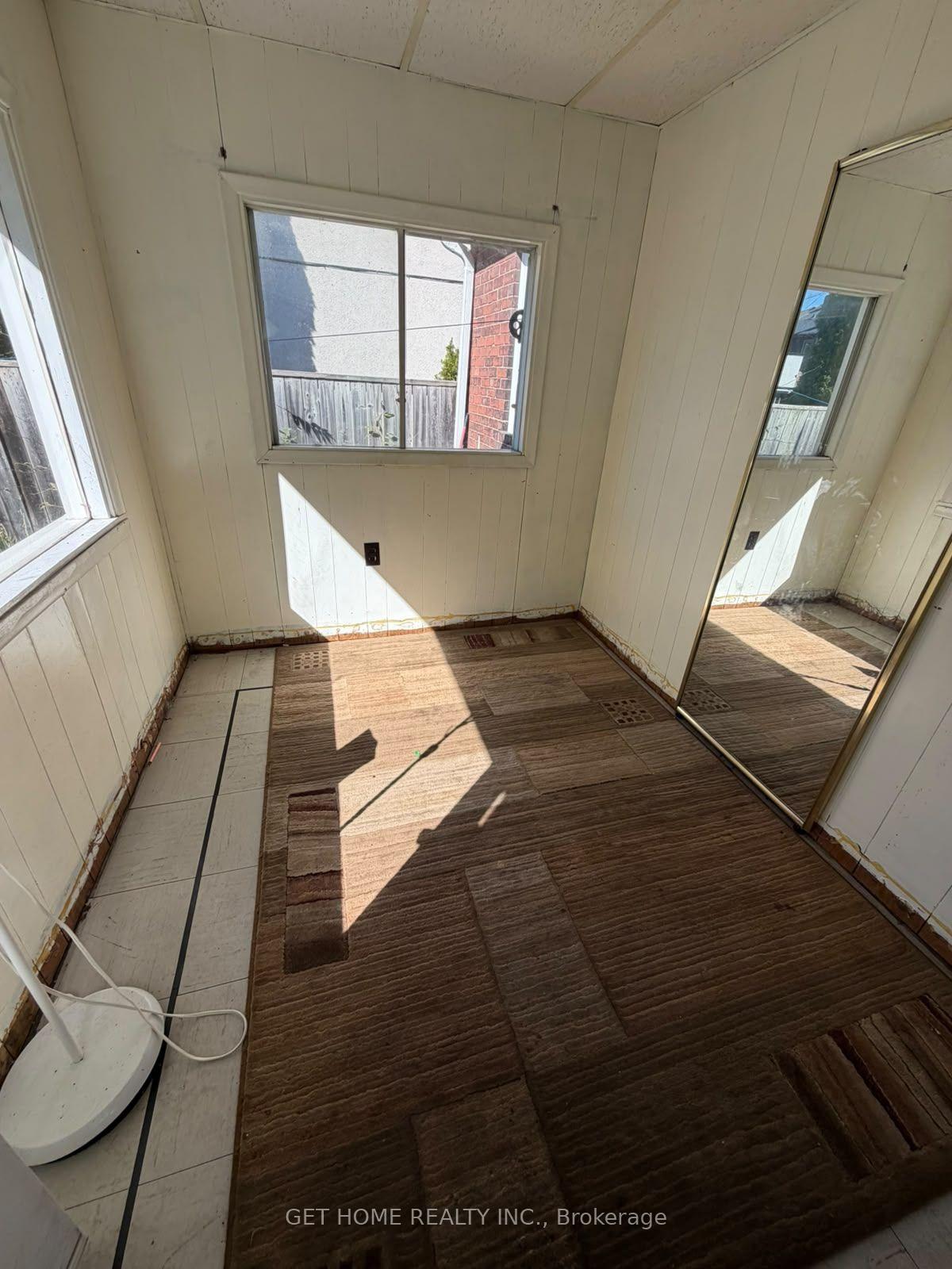 Photo 6 of Unit Upper, 44 St Hubert Avenue, Toronto, East York — HOMEH