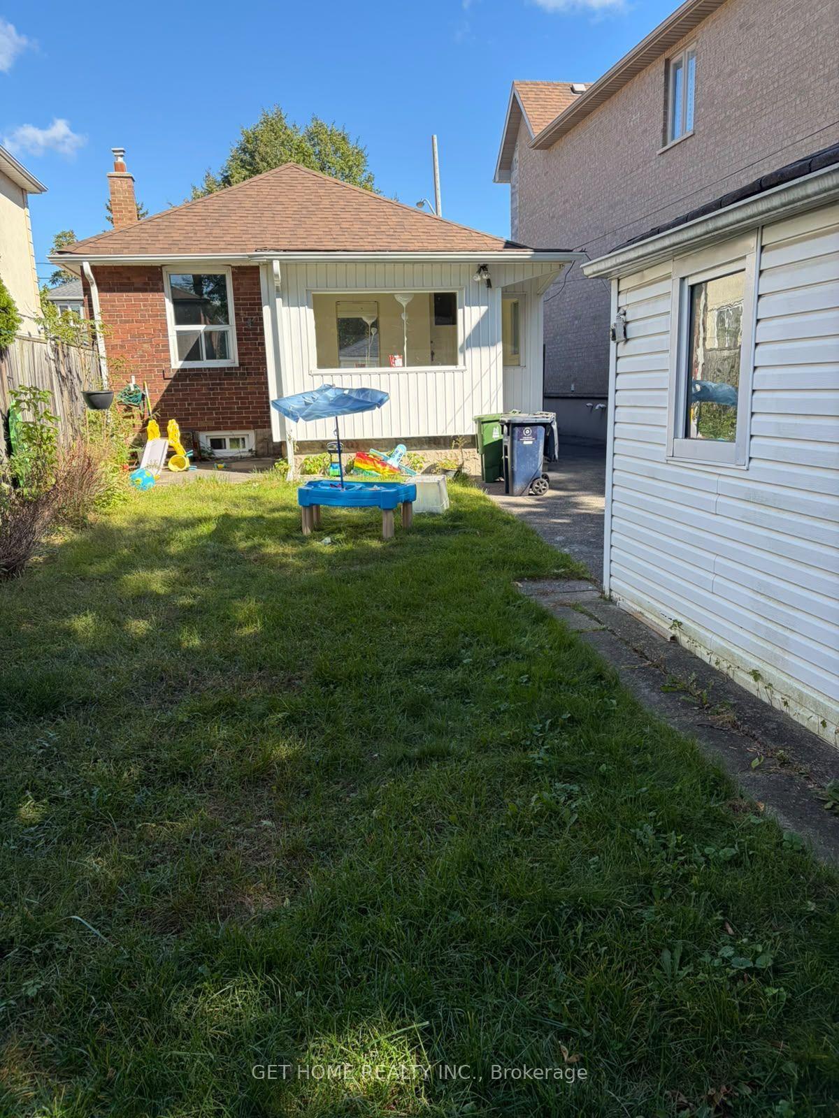 Photo 9 of Unit Upper, 44 St Hubert Avenue, Toronto, East York — HOMEH