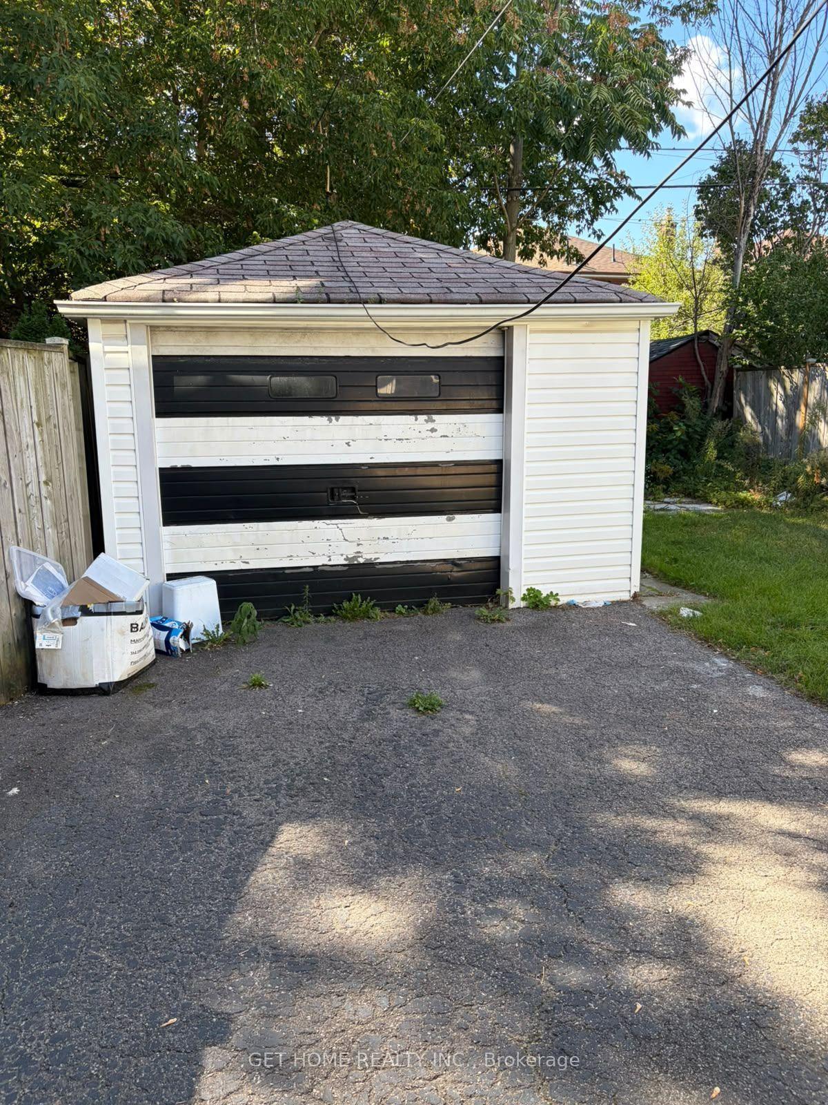 Photo 10 of Unit Upper, 44 St Hubert Avenue, Toronto, East York — HOMEH
