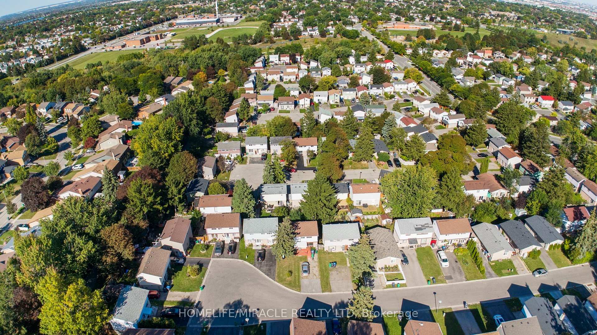 Photo 2 of 10 Habitat Square, Brampton, Central Park — HOMEH