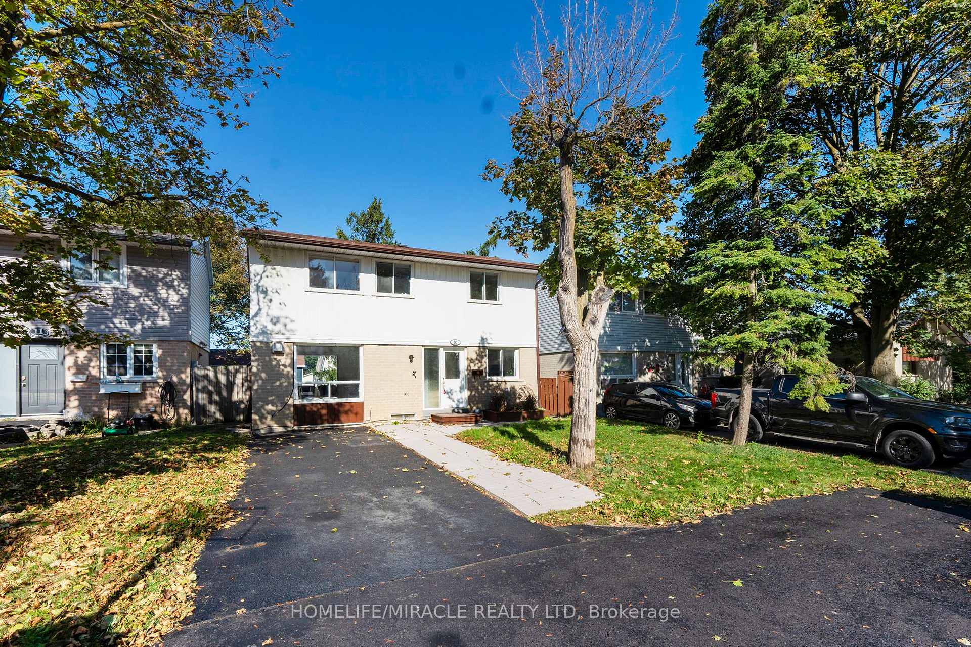 Photo 5 of 10 Habitat Square, Brampton, Central Park — HOMEH
