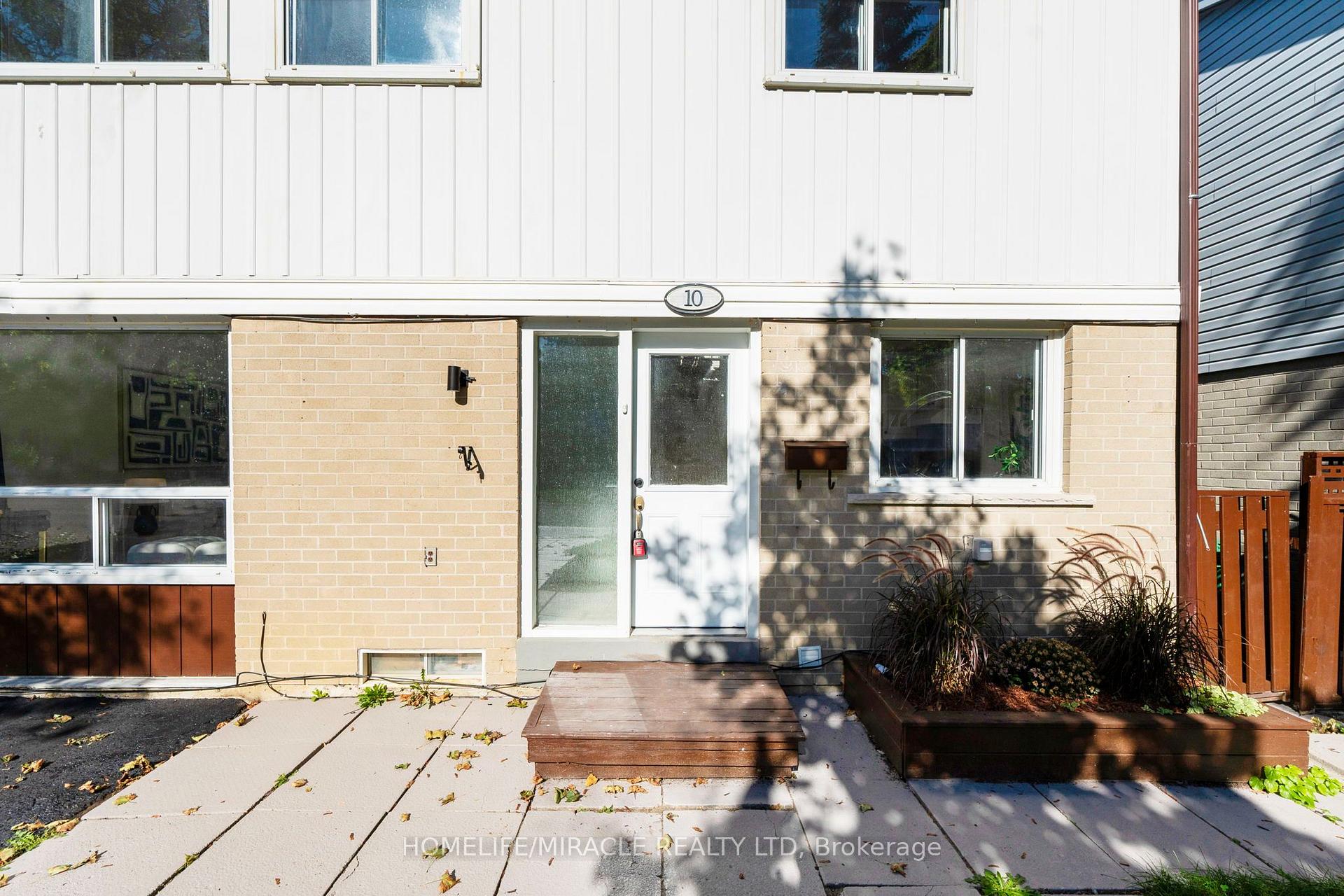 Photo 6 of 10 Habitat Square, Brampton, Central Park — HOMEH