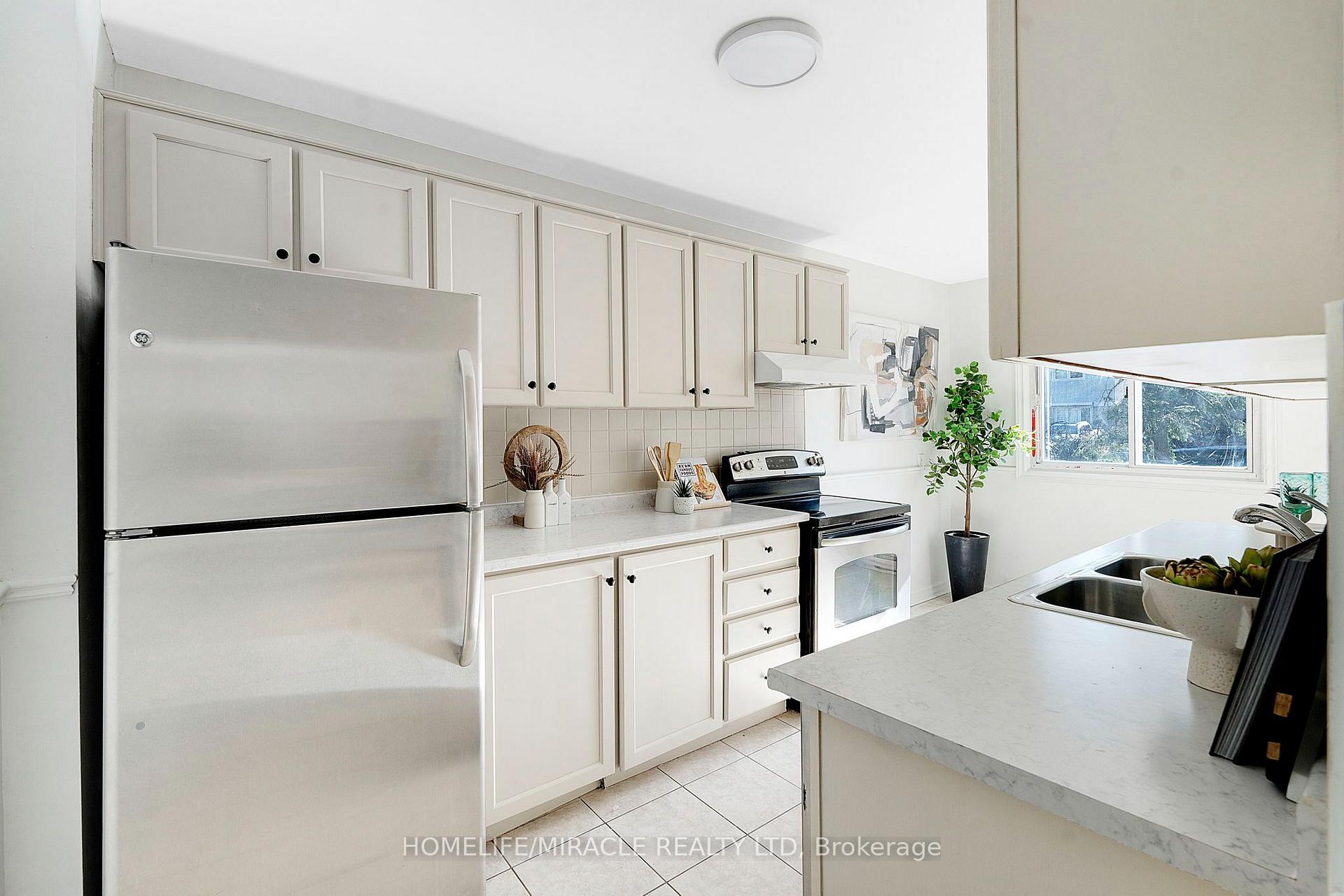 Photo 28 of 10 Habitat Square, Brampton, Central Park — HOMEH