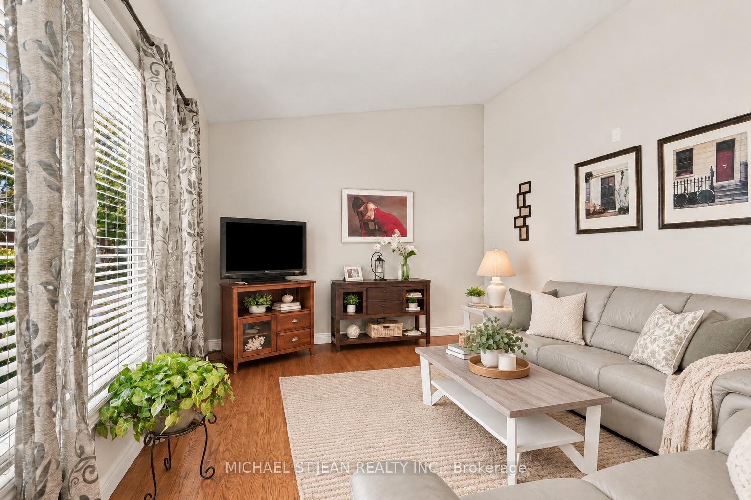 Photo 7 of 46 Lawrence Avenue, Hamilton, Greenford — HOMEH