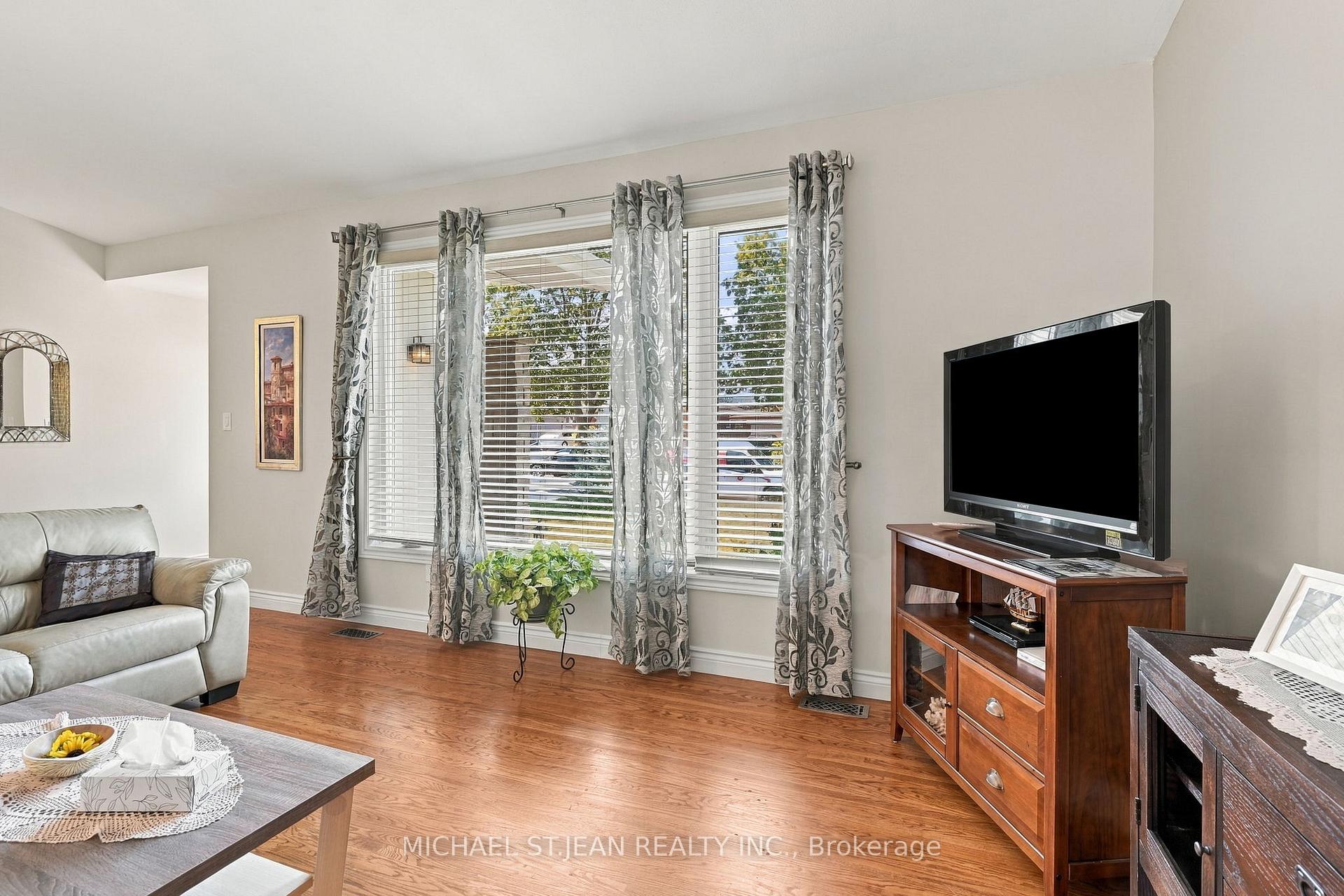 Photo 8 of 46 Lawrence Avenue, Hamilton, Greenford — HOMEH