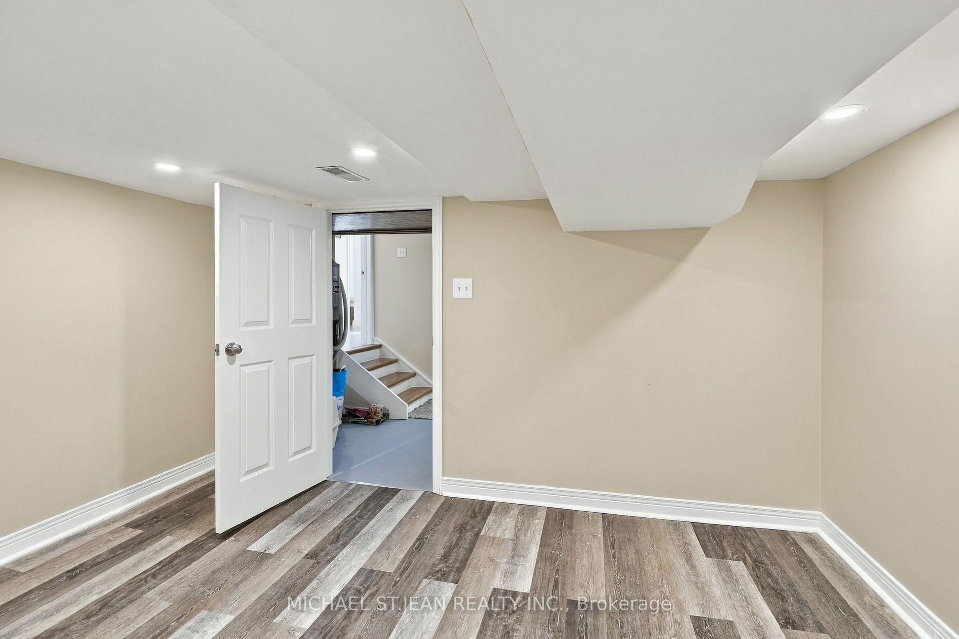 Photo 40 of 46 Lawrence Avenue, Hamilton, Greenford — HOMEH
