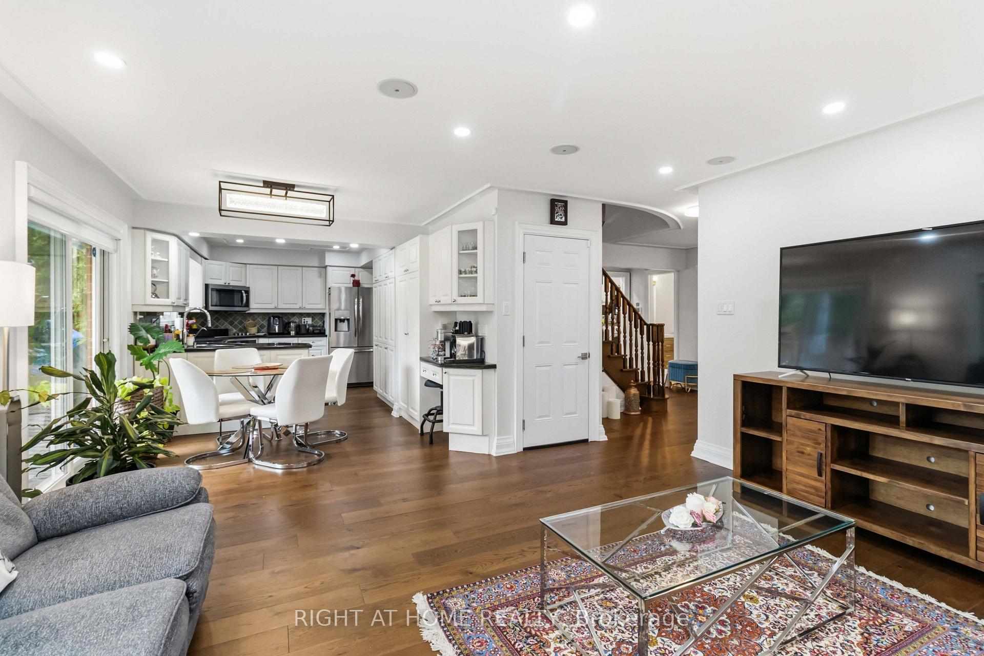 Photo 10 of 2128 Eighth Line, Oakville, Wedgewood Creek — HOMEH