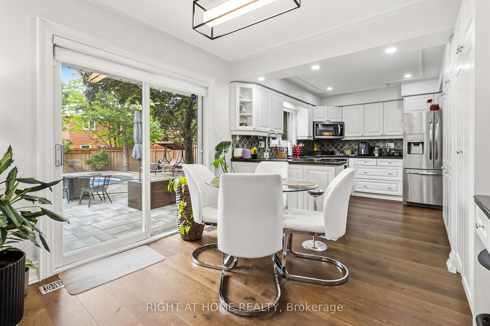 Photo 11 of 2128 Eighth Line, Oakville, Wedgewood Creek — HOMEH