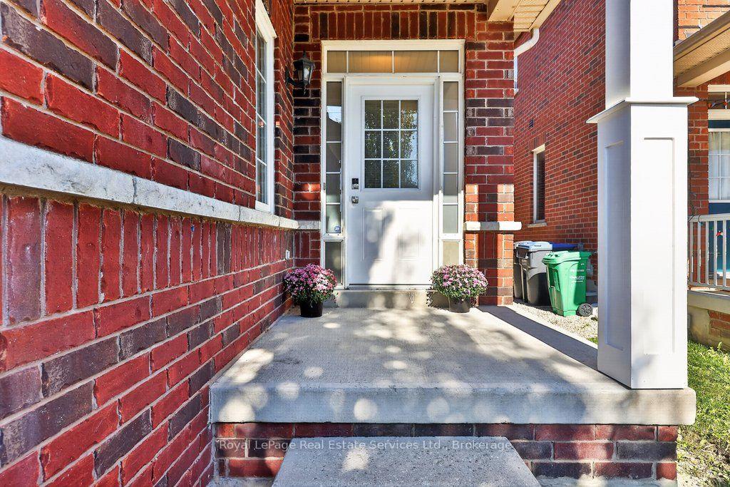 Photo 5 of 4445 Centretown Way, Mississauga, Hurontario — HOMEH