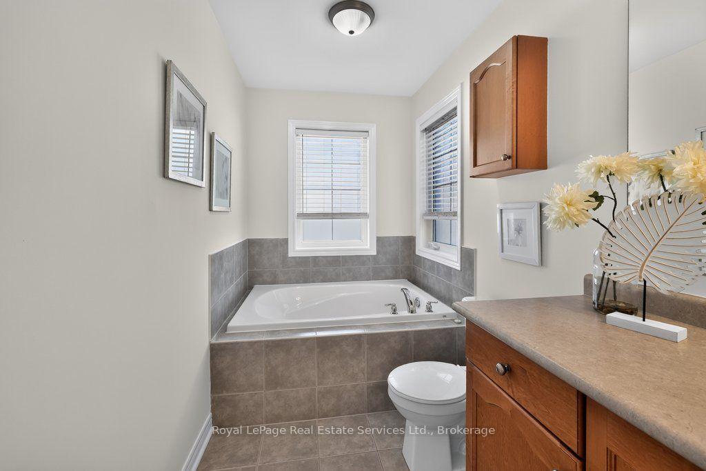 Photo 37 of 4445 Centretown Way, Mississauga, Hurontario — HOMEH