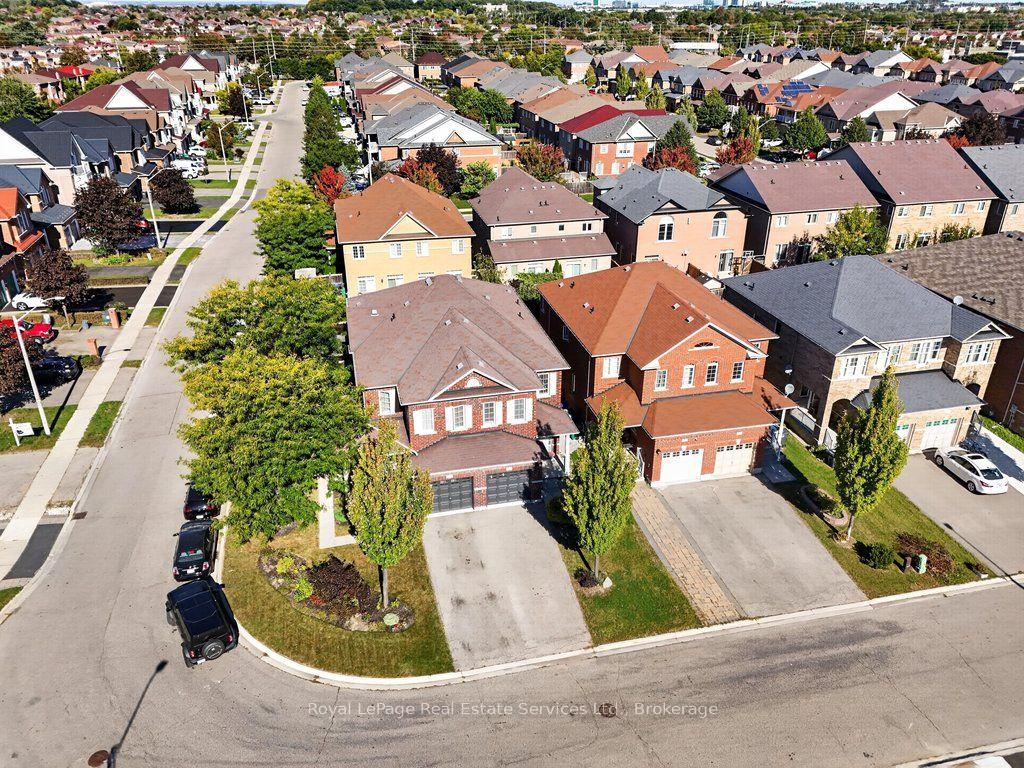 Photo 44 of 4445 Centretown Way, Mississauga, Hurontario — HOMEH
