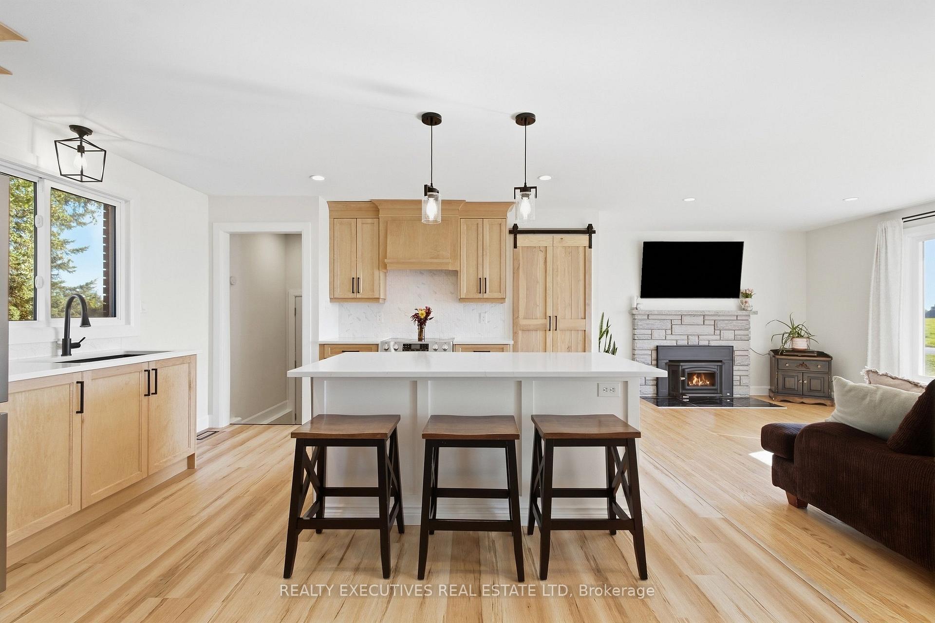 Photo 5 of 11895 Cloverdale Road, North Dundas, North Dundas (Mountain) Twp — HOMEH