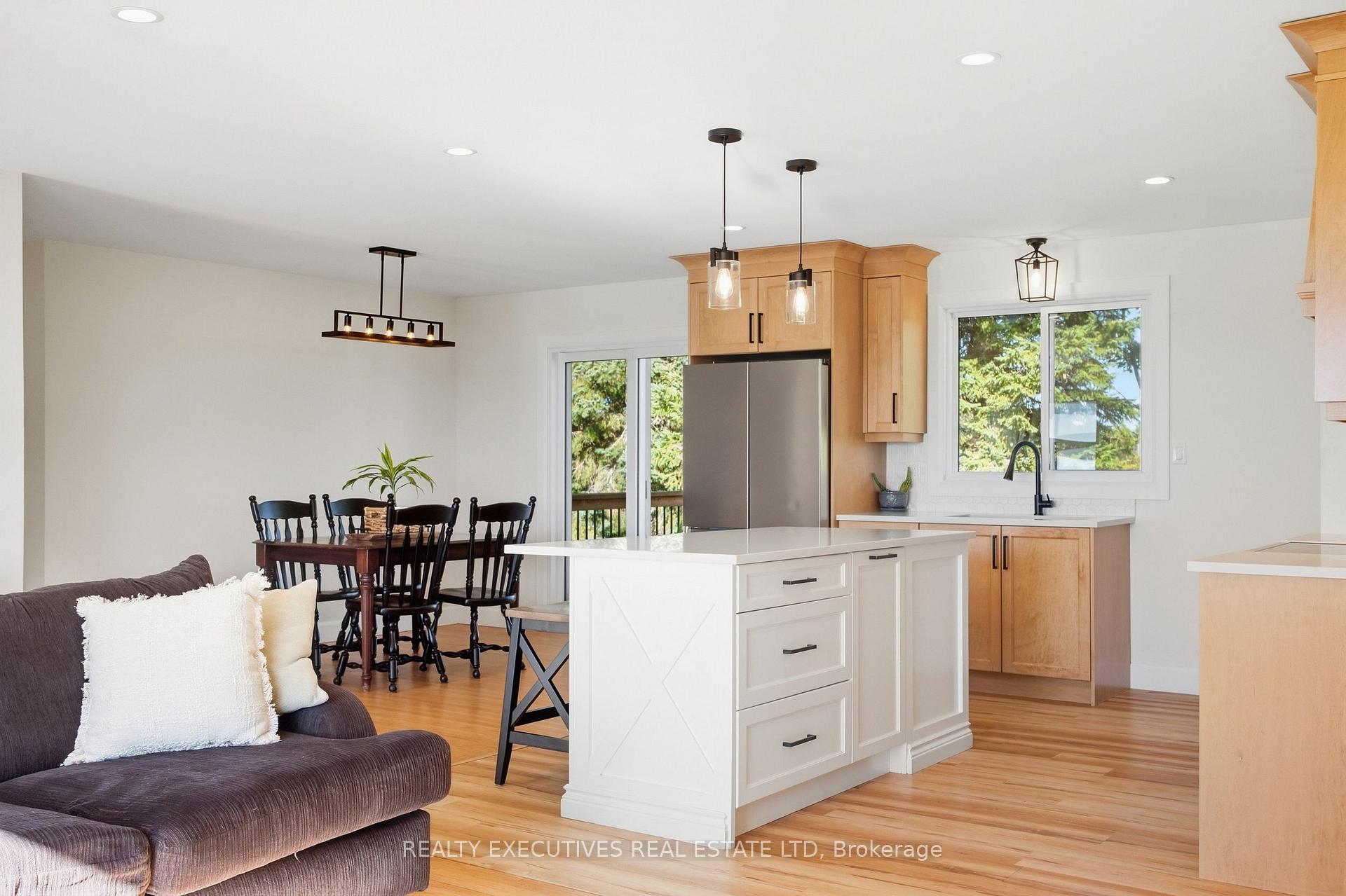 Photo 6 of 11895 Cloverdale Road, North Dundas, North Dundas (Mountain) Twp — HOMEH