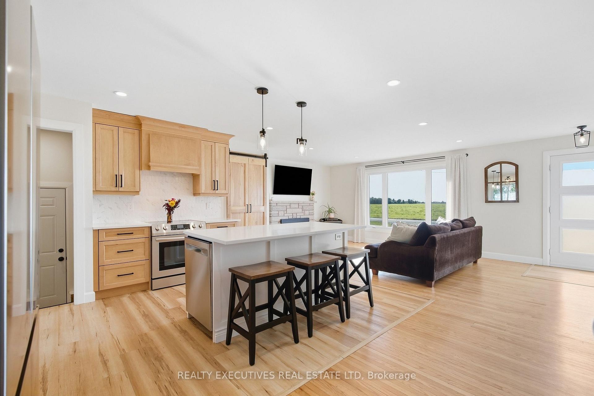 Photo 9 of 11895 Cloverdale Road, North Dundas, North Dundas (Mountain) Twp — HOMEH