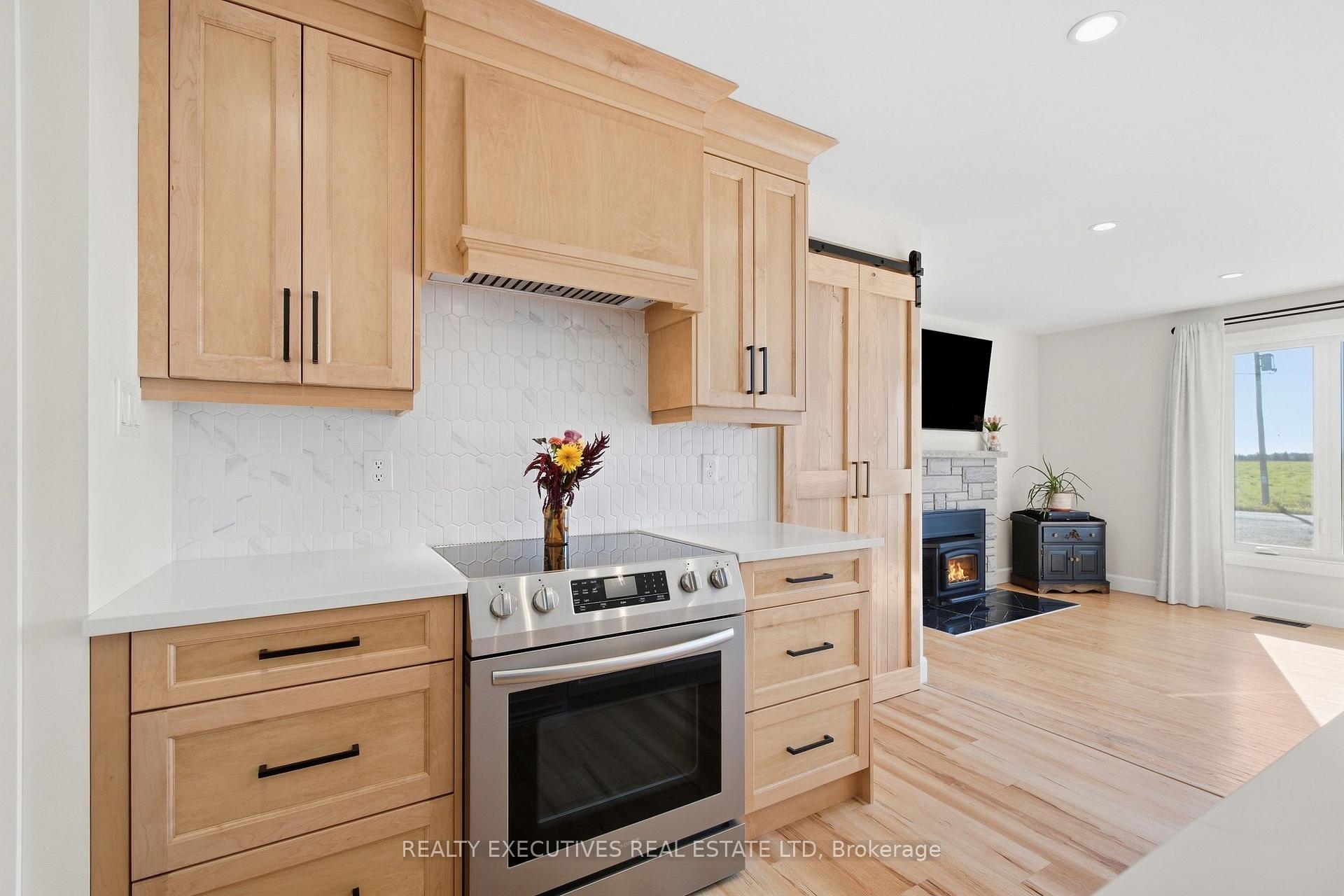 Photo 10 of 11895 Cloverdale Road, North Dundas, North Dundas (Mountain) Twp — HOMEH
