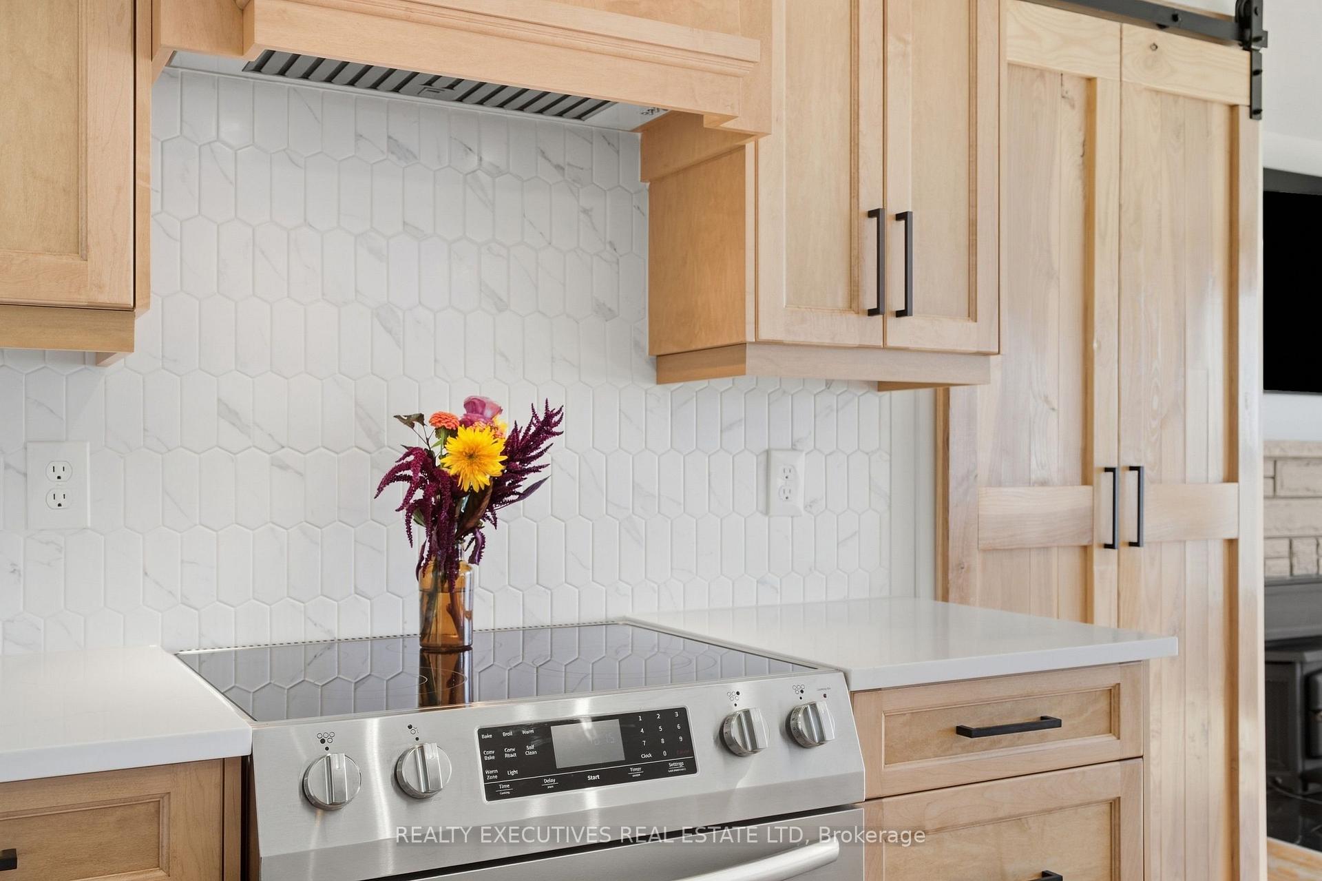Photo 11 of 11895 Cloverdale Road, North Dundas, North Dundas (Mountain) Twp — HOMEH