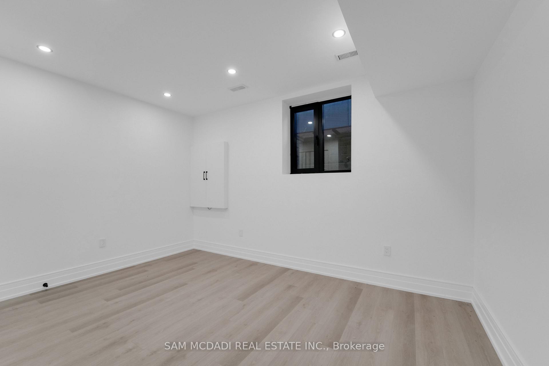 Photo 37 of 468 Saville Crescent, Oakville, West — HOMEH