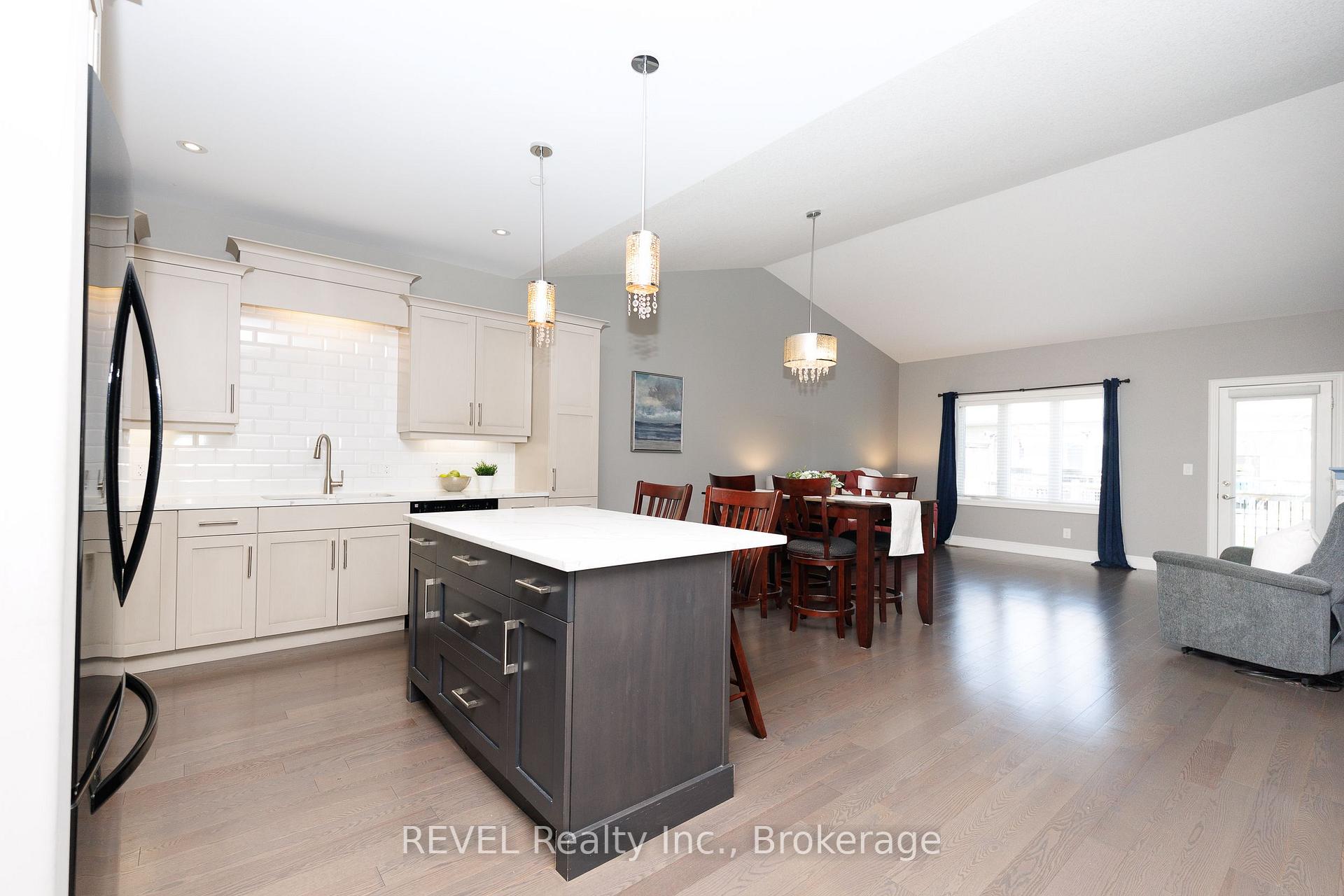 Photo 6 of 38 Sandalwood Common, St. Catharines, Port Weller — HOMEH
