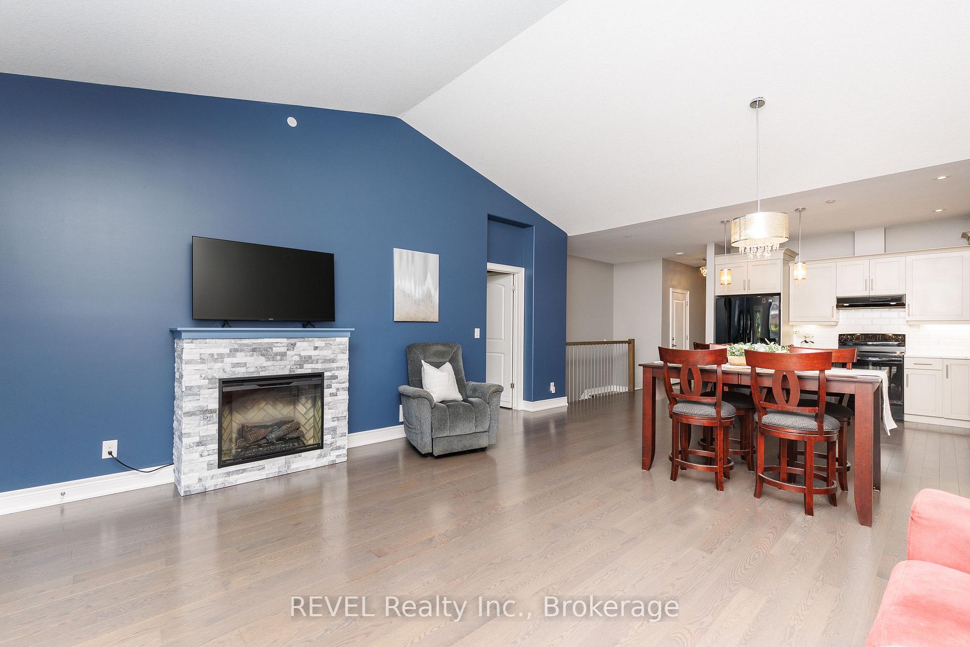 Photo 13 of 38 Sandalwood Common, St. Catharines, Port Weller — HOMEH