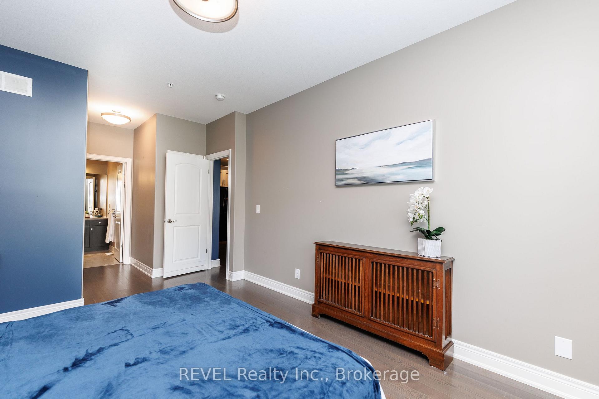 Photo 17 of 38 Sandalwood Common, St. Catharines, Port Weller — HOMEH