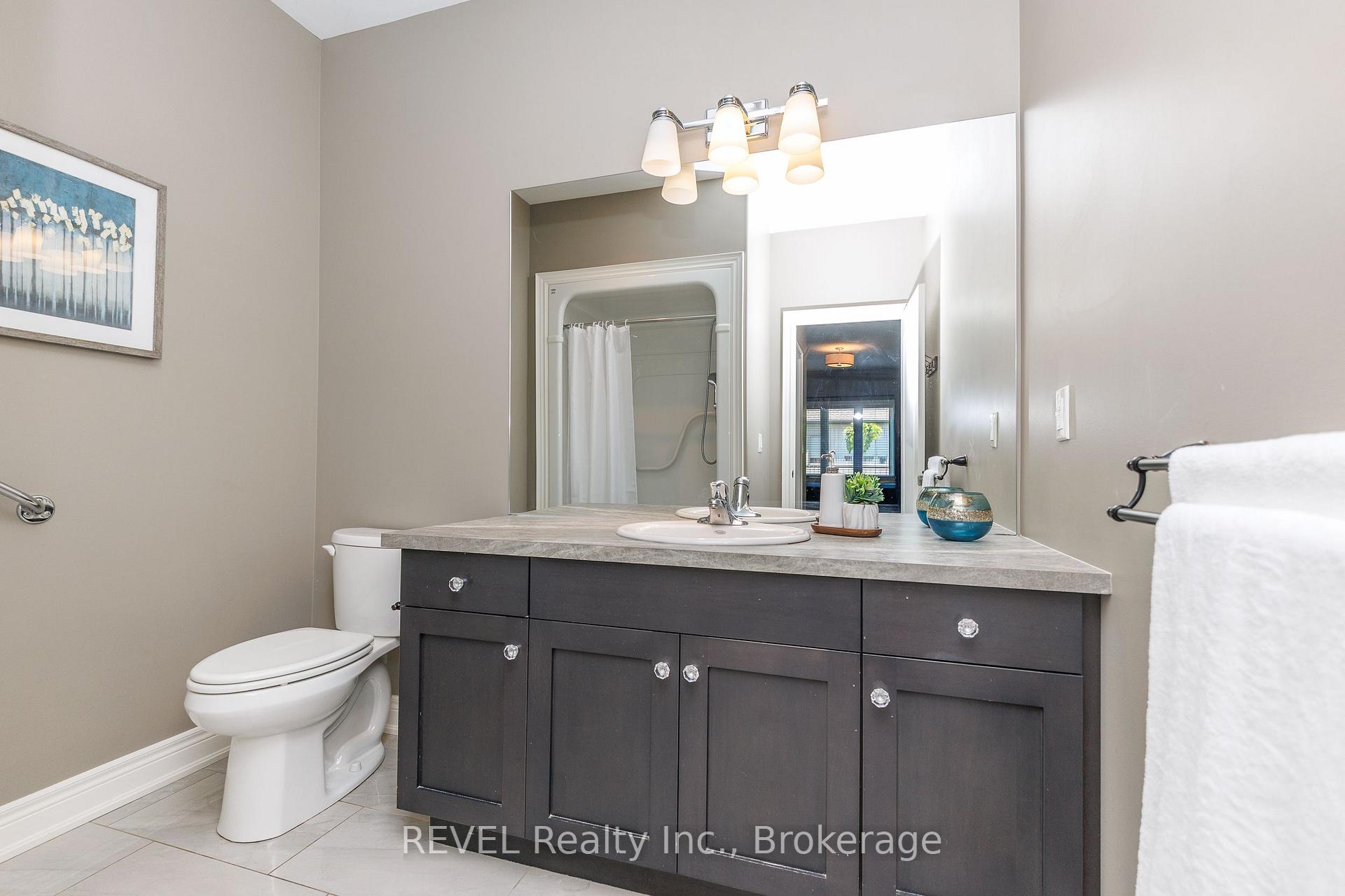 Photo 19 of 38 Sandalwood Common, St. Catharines, Port Weller — HOMEH