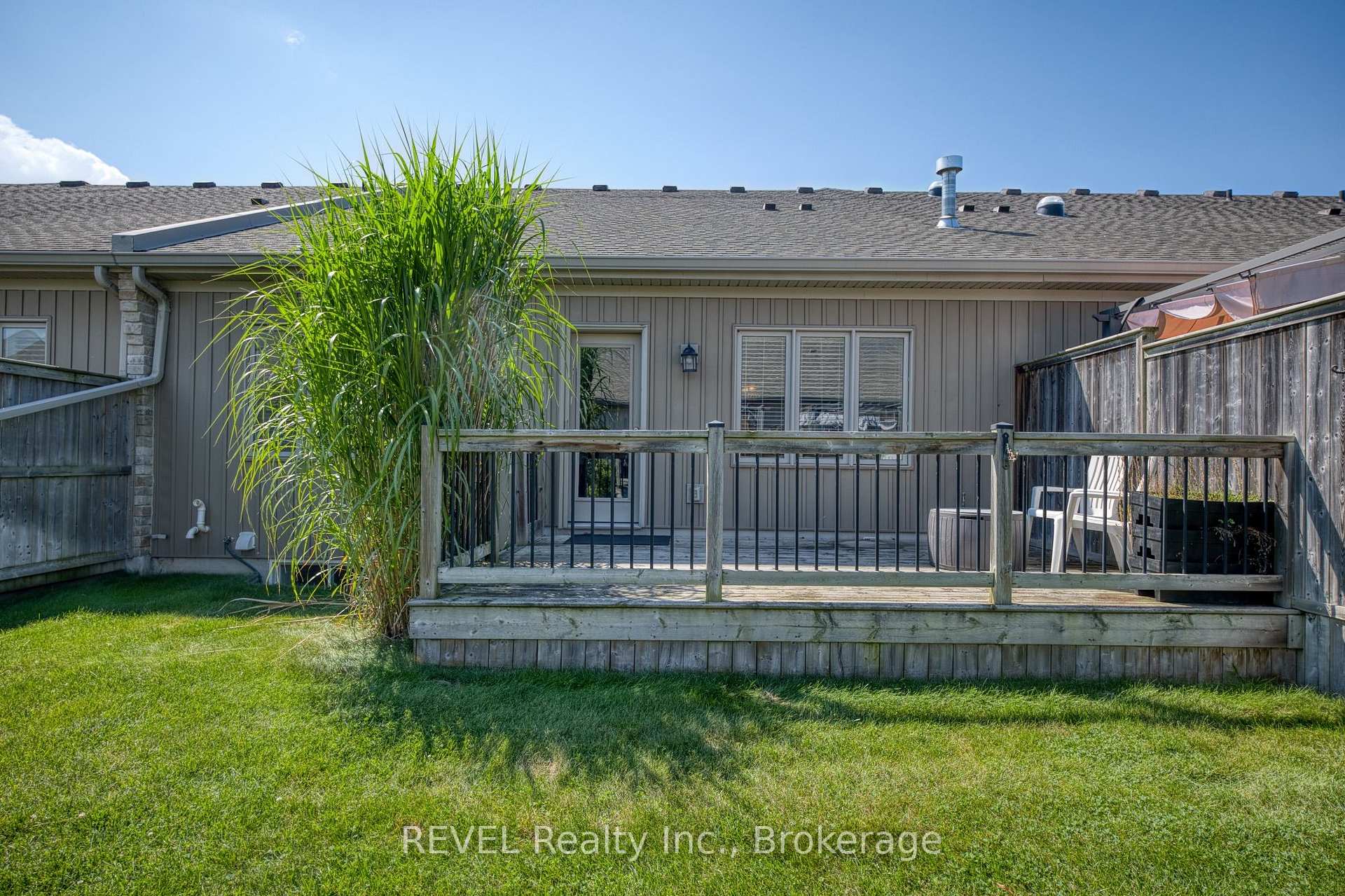 Photo 32 of 38 Sandalwood Common, St. Catharines, Port Weller — HOMEH