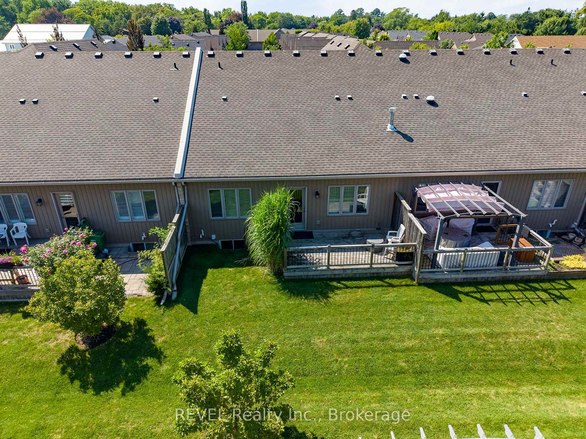 Photo 33 of 38 Sandalwood Common, St. Catharines, Port Weller — HOMEH