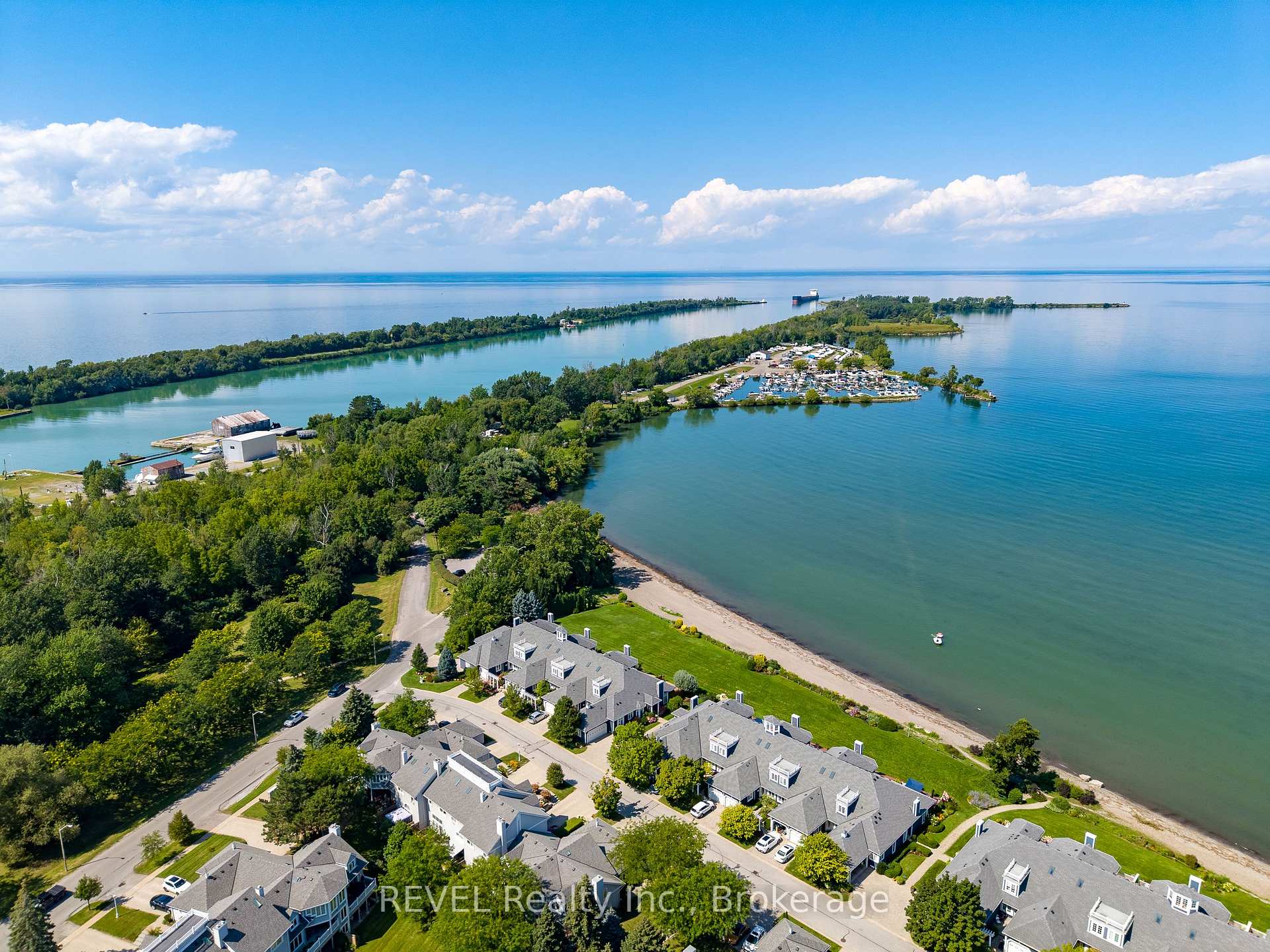 Photo 34 of 38 Sandalwood Common, St. Catharines, Port Weller — HOMEH