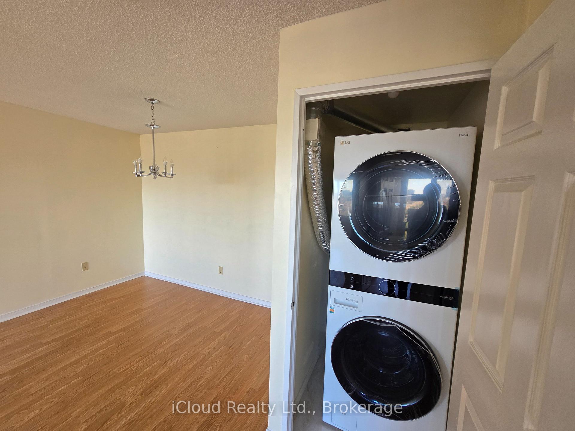 Photo 9 of Unit 1407, 700 Constellation Drive, Mississauga, Hurontario — HOMEH