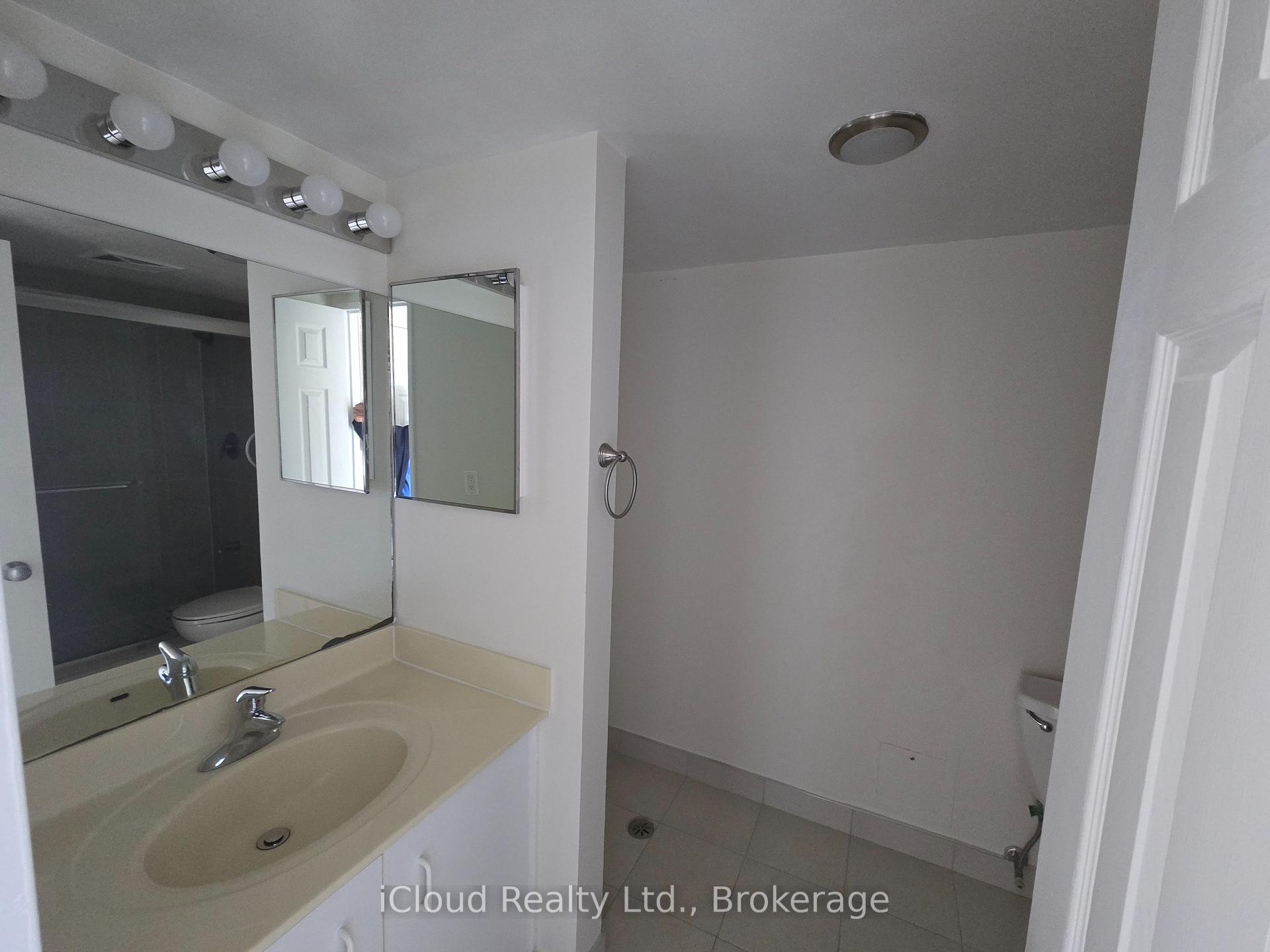 Photo 11 of Unit 1407, 700 Constellation Drive, Mississauga, Hurontario — HOMEH