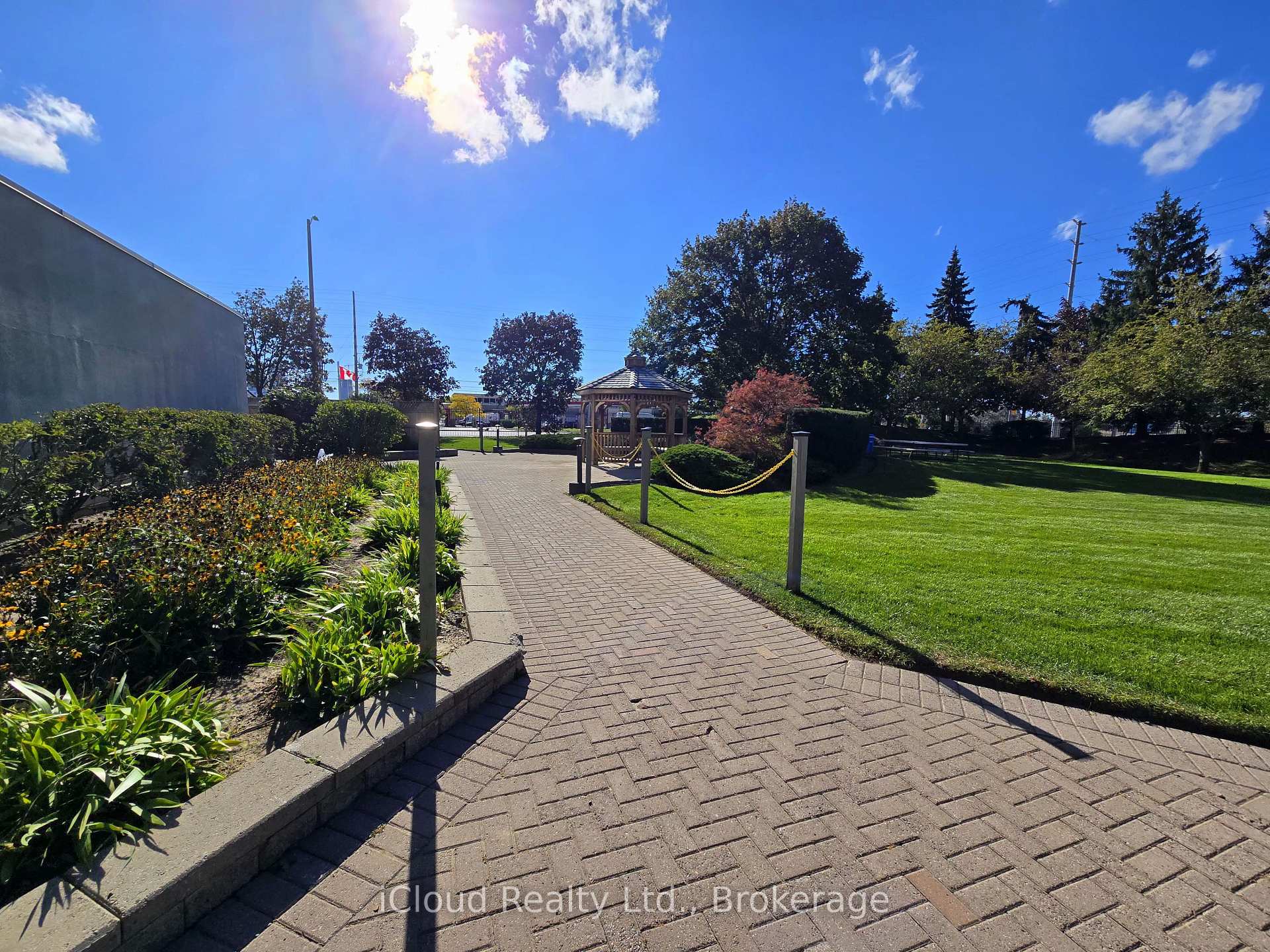 Photo 15 of Unit 1407, 700 Constellation Drive, Mississauga, Hurontario — HOMEH